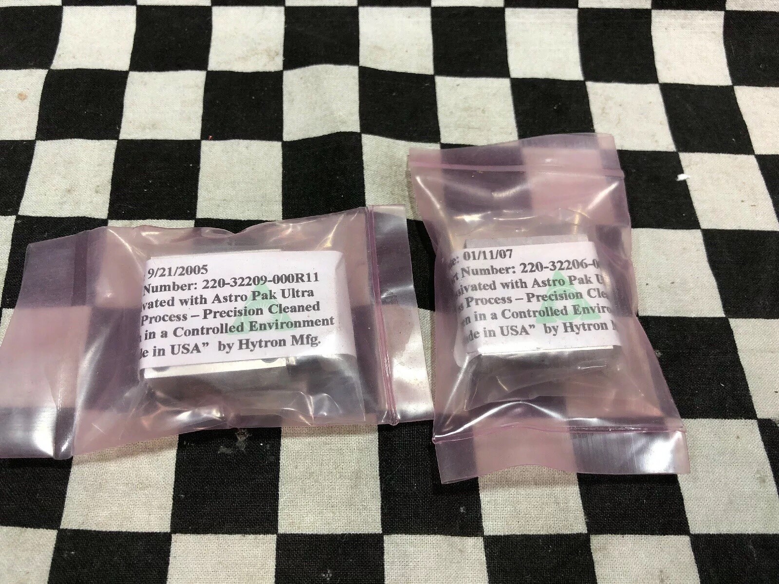LOT OF 2 ASTRO PAK 220-32209-000R11 & 220-32206-000R11, SHIPSAMEDAY #1537P5