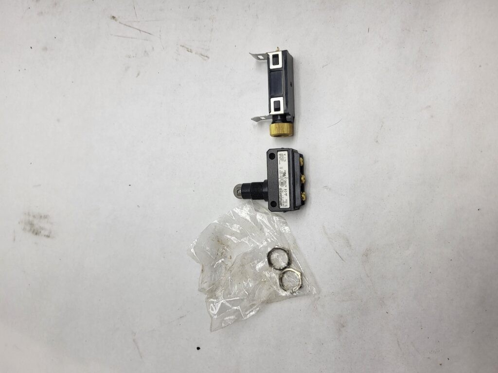 NEW YAMATAKE EN60947-5-1 LIMIT SWITCH 30A, 15AC, 250V