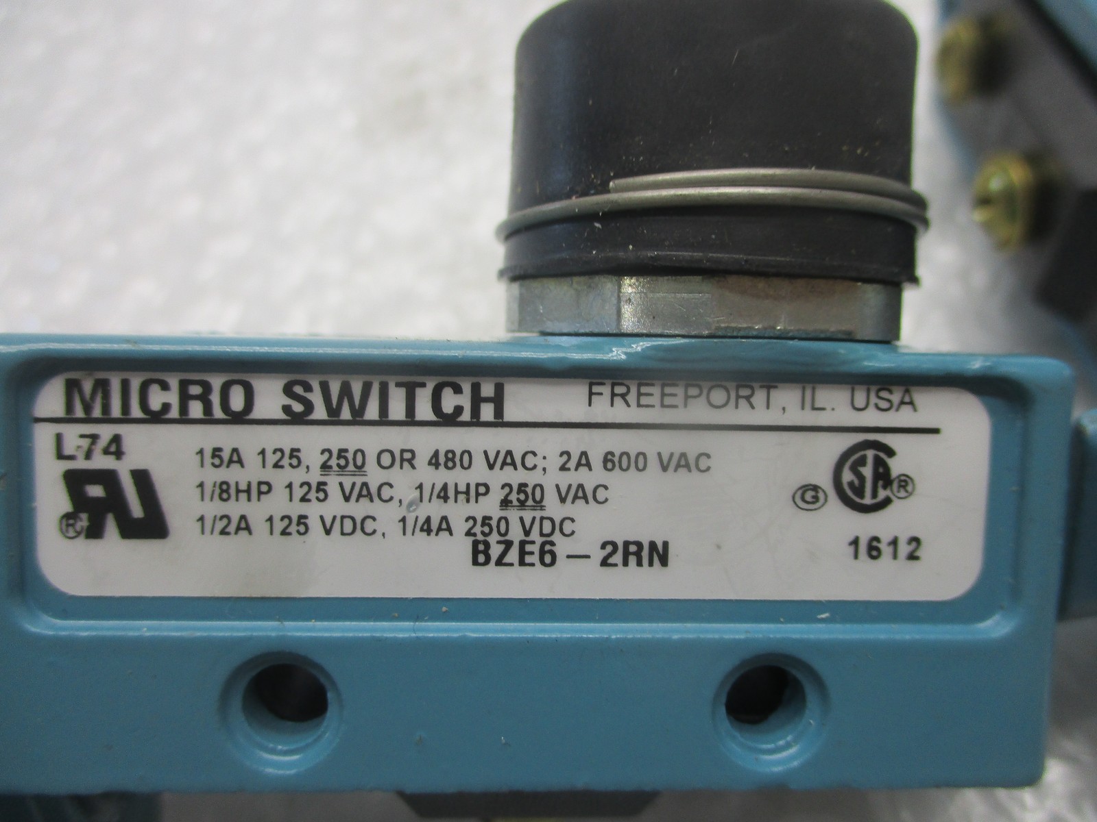 MICROSWITCH BZE6-2RN SWITCH LOT OF 2 NSNP