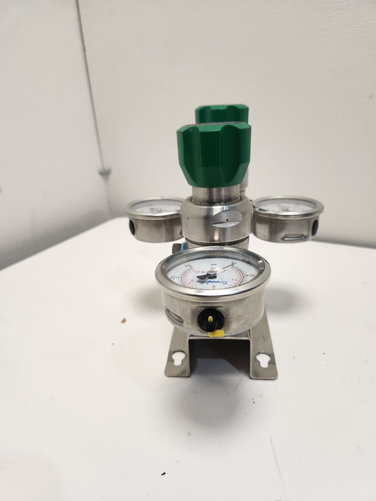 SWAGELOK KCM Series Gas Cylinder Changeover Regulator KCM1GJL412AD0G14