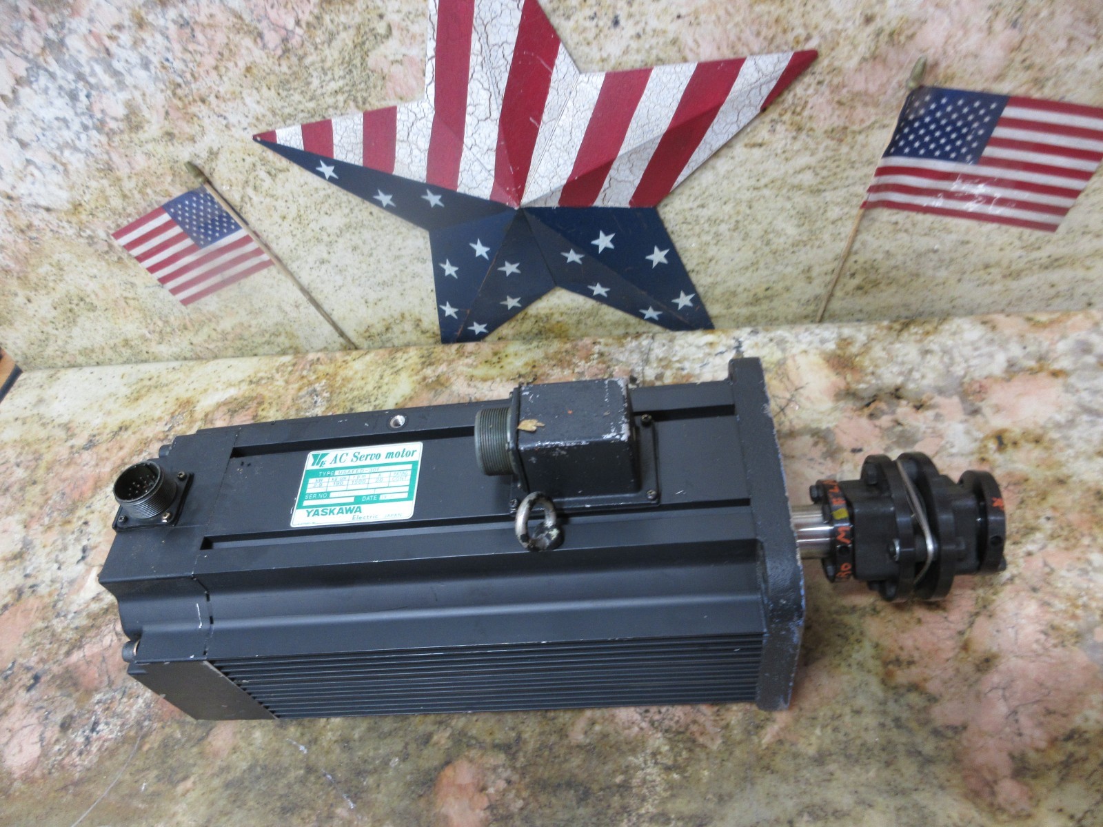 *SPECIAL PRICE* YASKAWA MOTOR USAFED-30FB20E ENCODER UTOPI-500UB WARRANTY