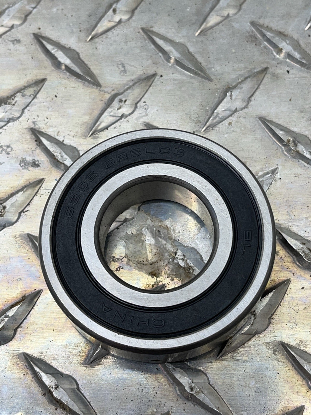 (1) — Deep groove ball bearing 6205-2RS-LC3