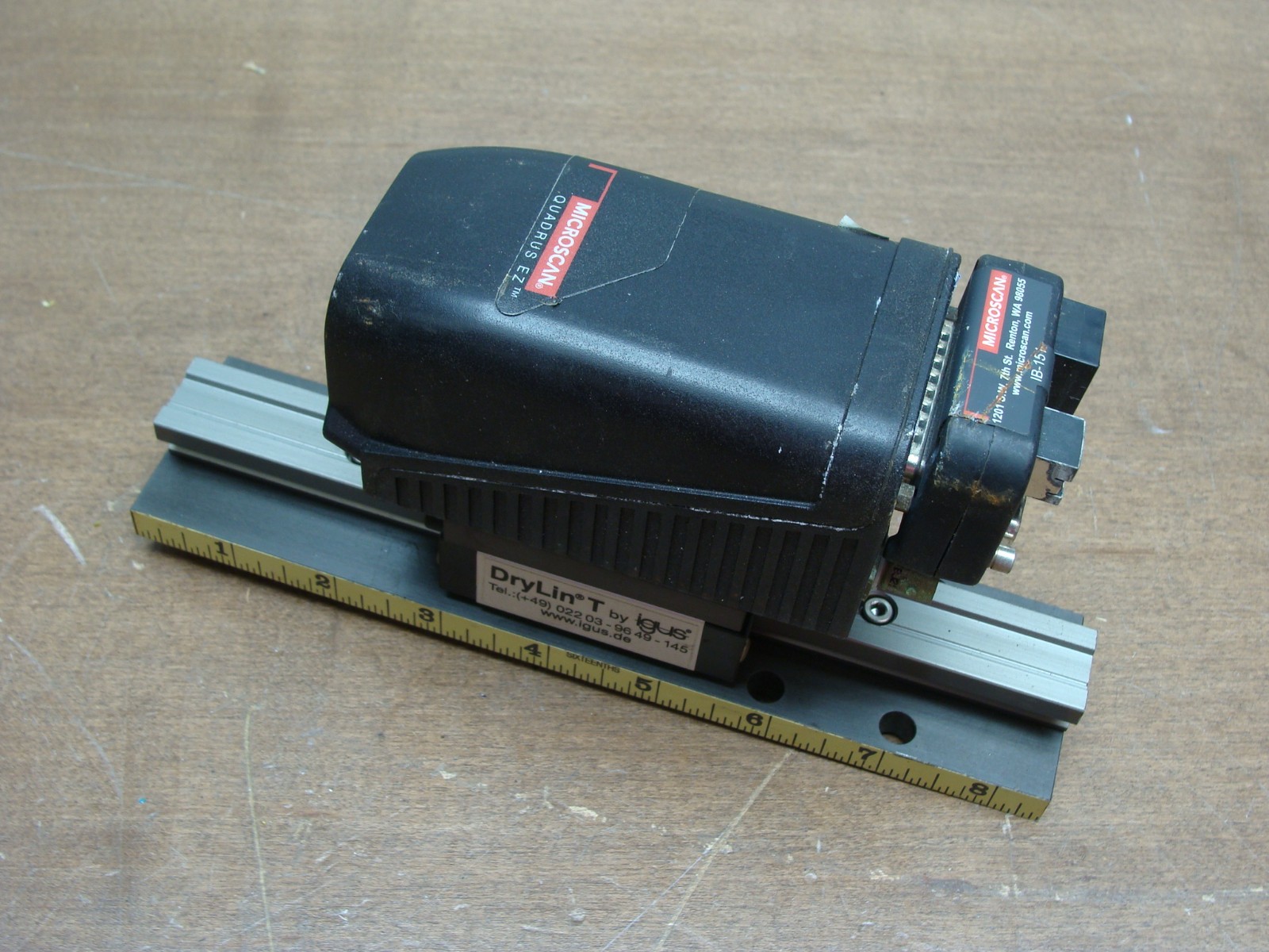 MICROSCAN EZ BARCODE SCANNER FIS-6700-0014 W/IGUS DRYLIN T LINEAR GUIDE BLOCK