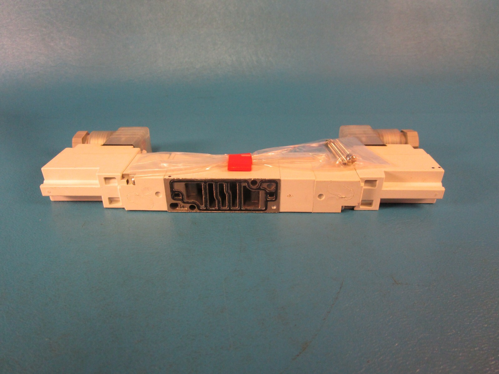 SMC VQZ2350-5YZW Double Solenoid Valve, base mount, VQZ200 Series, 3-PORT