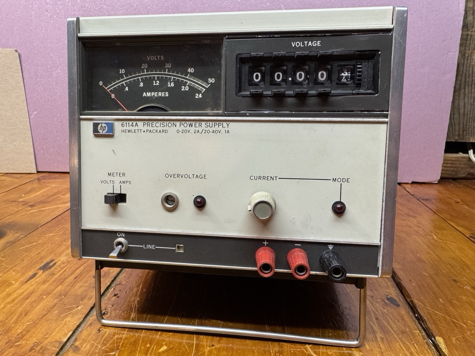 HP Hewlett-Packard 6114A Precision DC Power Supply 0-20V 2A / 20-40V 1A
