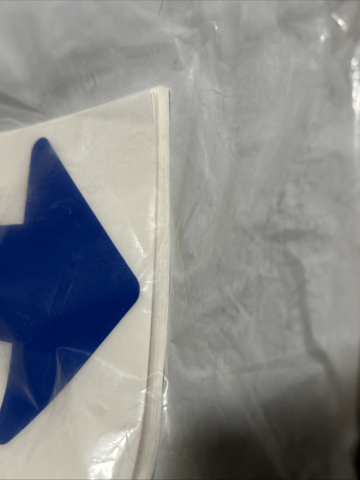 BRADY ToughStripe Pre-Spaced Arrows, BLUE, 5 in H x 2 in W (100 Blue Arrows)