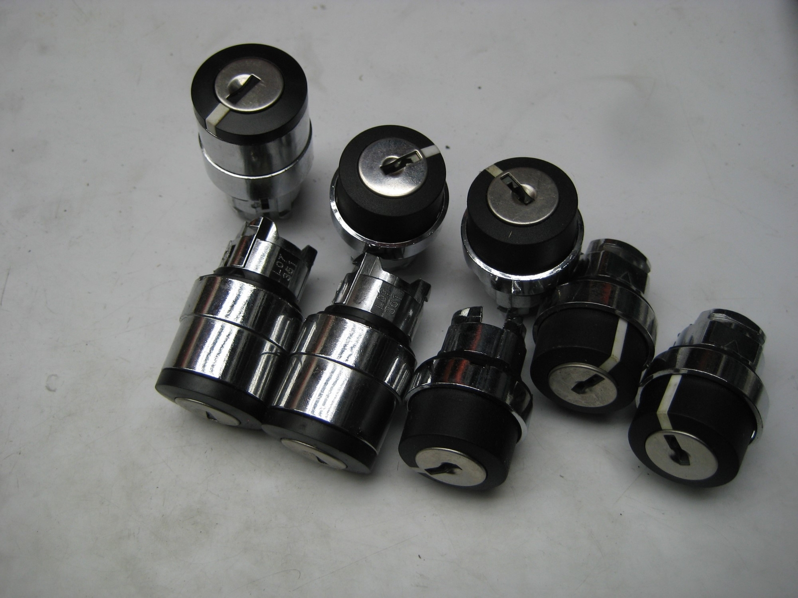 INDUSTRIAL SPARE KEYED SELECTOR SWITCH W/O KEY LOT OF 8 NSNP