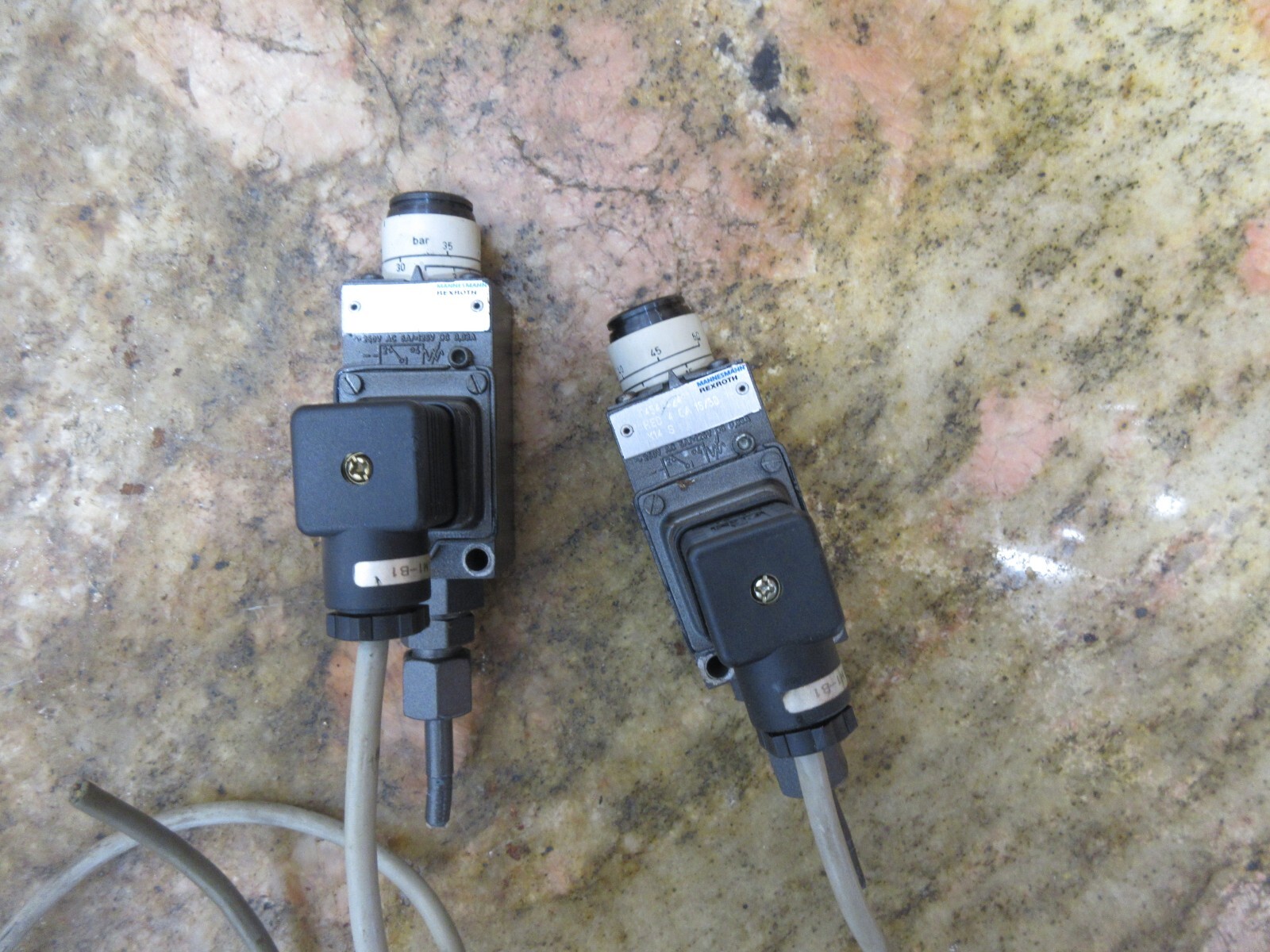 REXROTH MANNESMANN VALVE 454 424 HED 4 0A 16/50 K14 S 250V AC 125V DC EACH 1