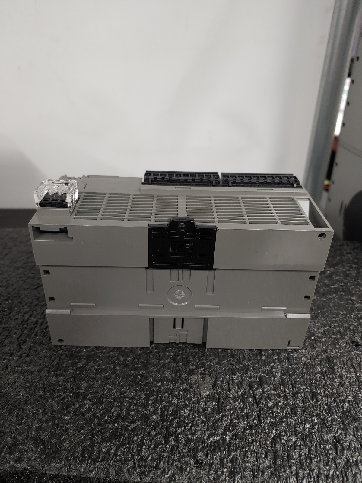 IDEC FC6A-C40R1AEJ 40IO J1939 CPU 100-240VAC Relay FC6A MicroSmart PLC