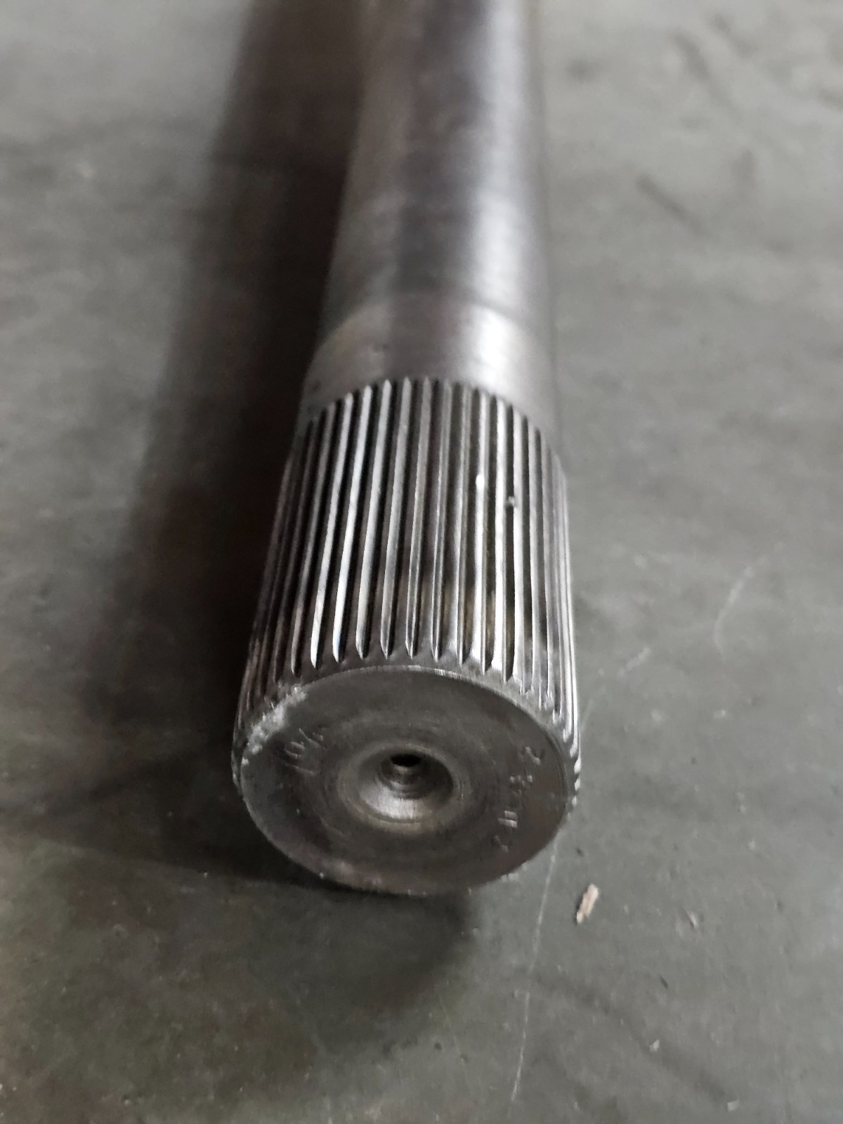 Meritor B110-9 41-inch Axle Shaft Y8683 043 SIlver, 8-Bolt Hole Steel