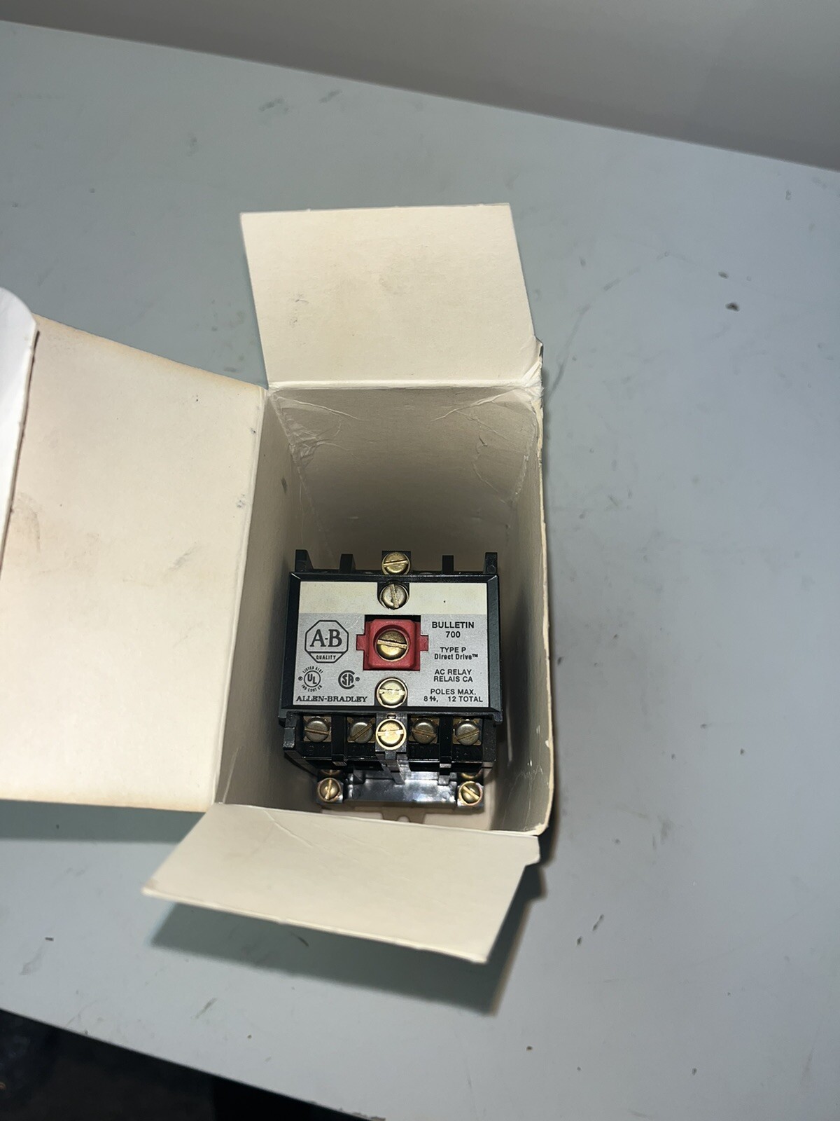 New ALLEN-BRADLEY 700-P440A1 TYPE P CONTROL RELAY. 115-120V 60HZ / 110V 50HZ New