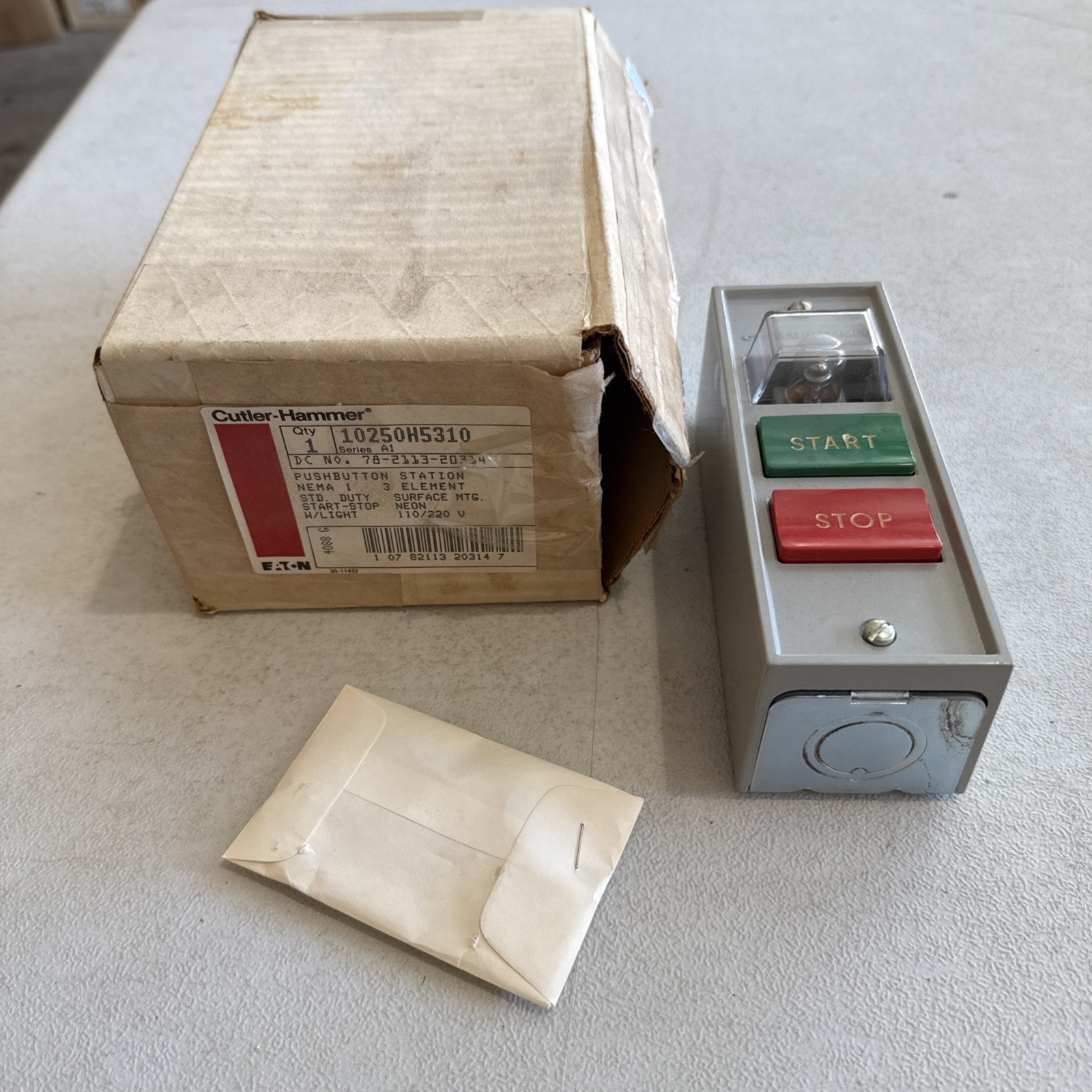 Cutler-Hammer 10250H5310A Push Button Control Station W/Lamp