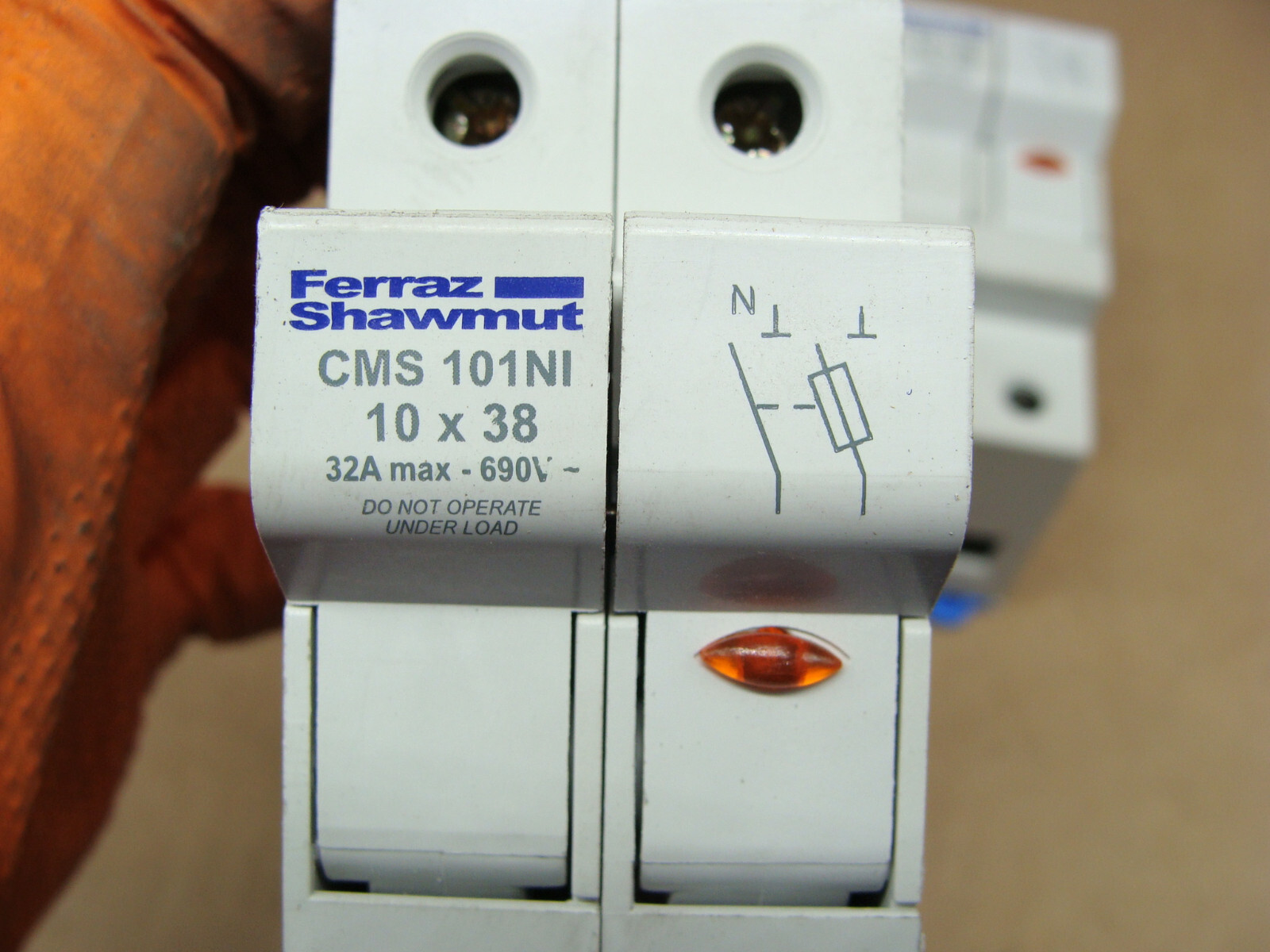 LOT OF 2 FERRAZ SHAWMUT FUSE HOLDERS CMS101NI 10 X 38 32A 690V