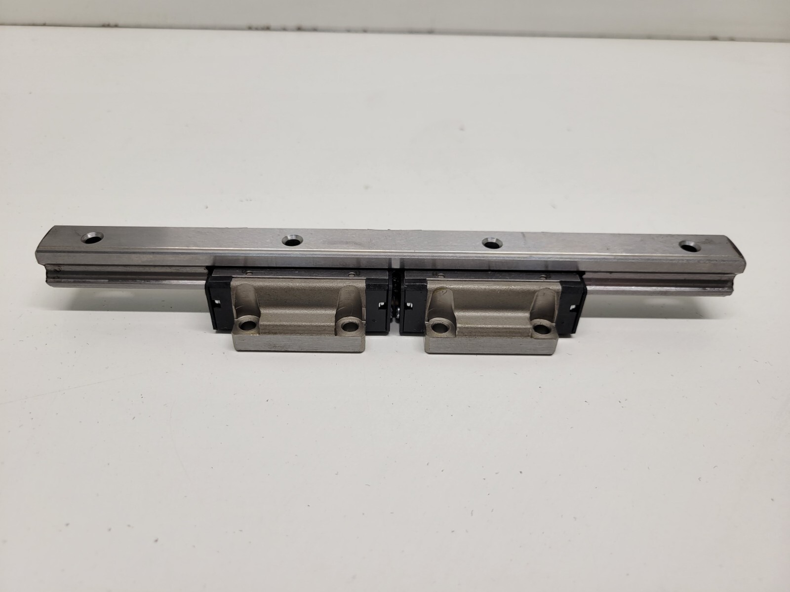NEW OLD STOCK! THK LINEAR GUIDE BLOCK BEARING AND RAIL ASSEMBLY HSR15B