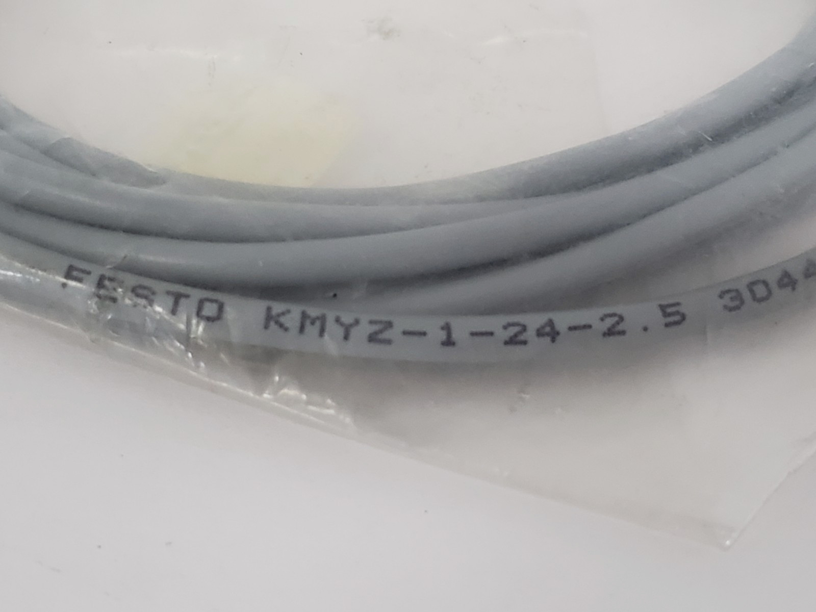 FESTO KMYZ-1-24-2.5 PLUG SOCKET W/CABLE 2 WIRE (30446 U513) NIB