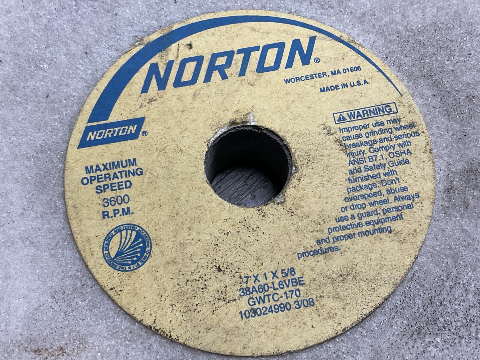 NORTON ABRASIVES STRAIGHT GRINDING WHEEL 7X1X5/8 #316G32