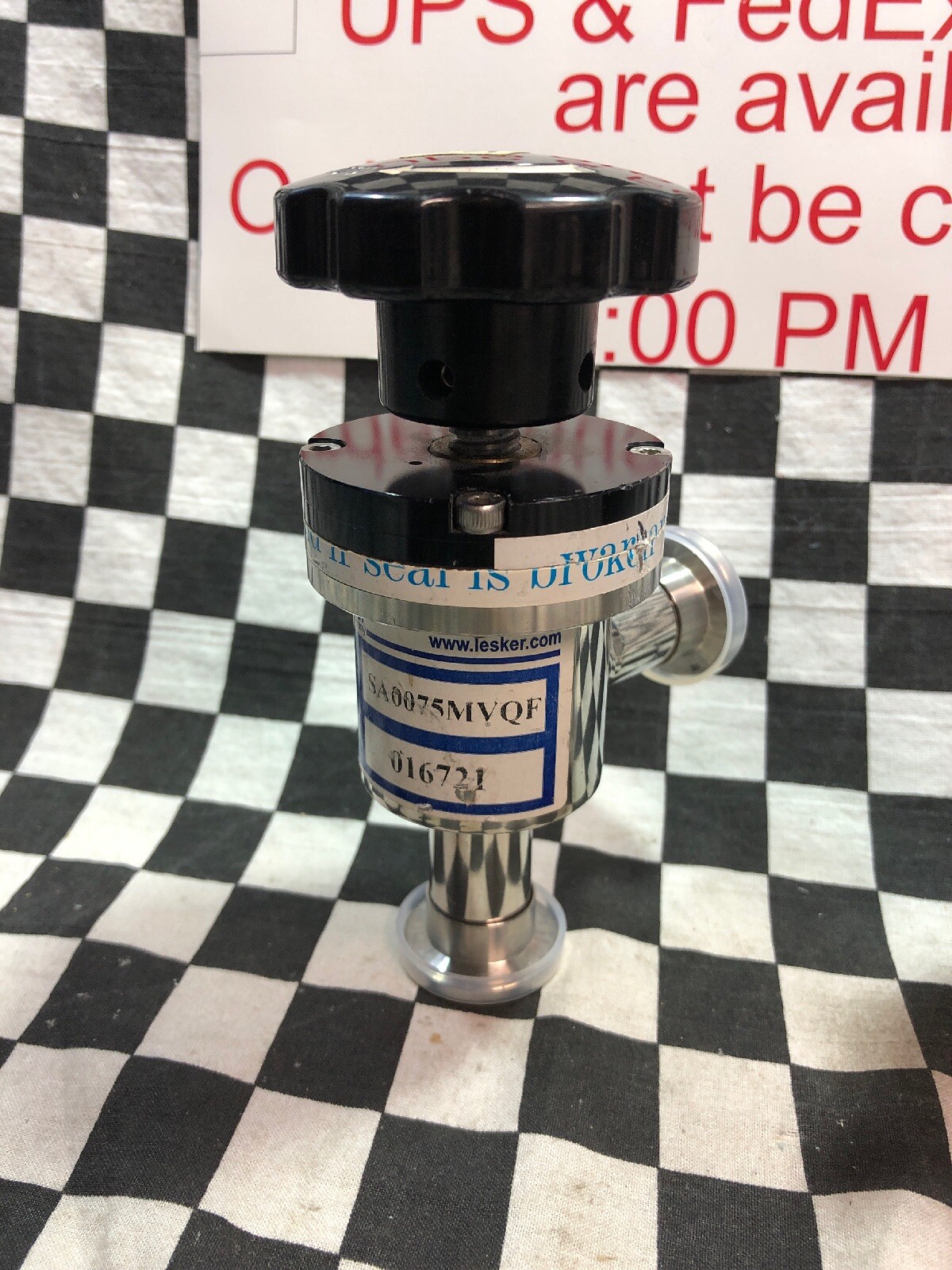 KURT J. LESKER Angle Valve KF16 & KF-25, SA0075MVQF & SFAE-112-KF25, BOX 18 “V7”