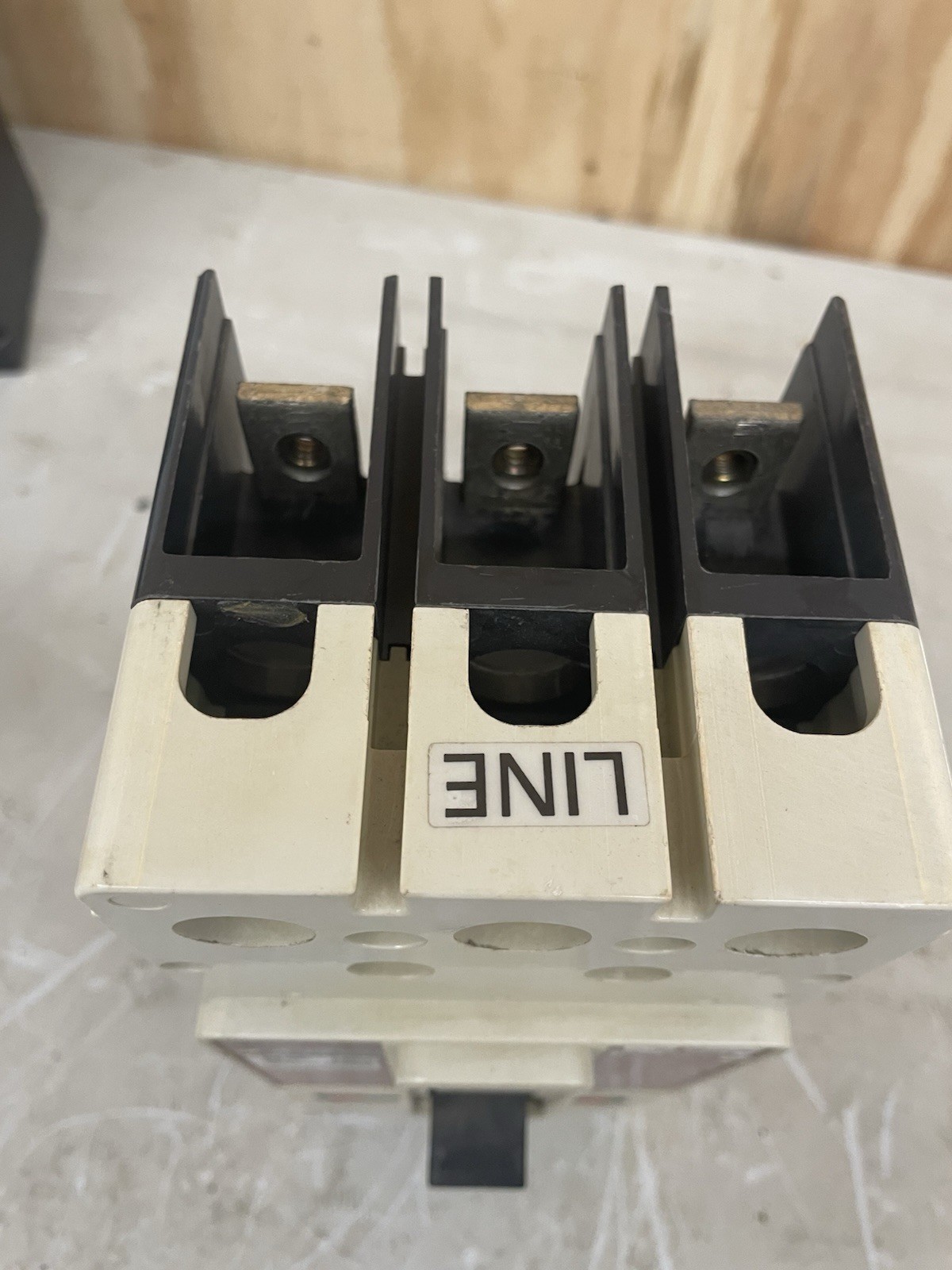 CUTLER-HAMMER JD3250K SER C 250 A 3P MOLDED CASE BREAKER