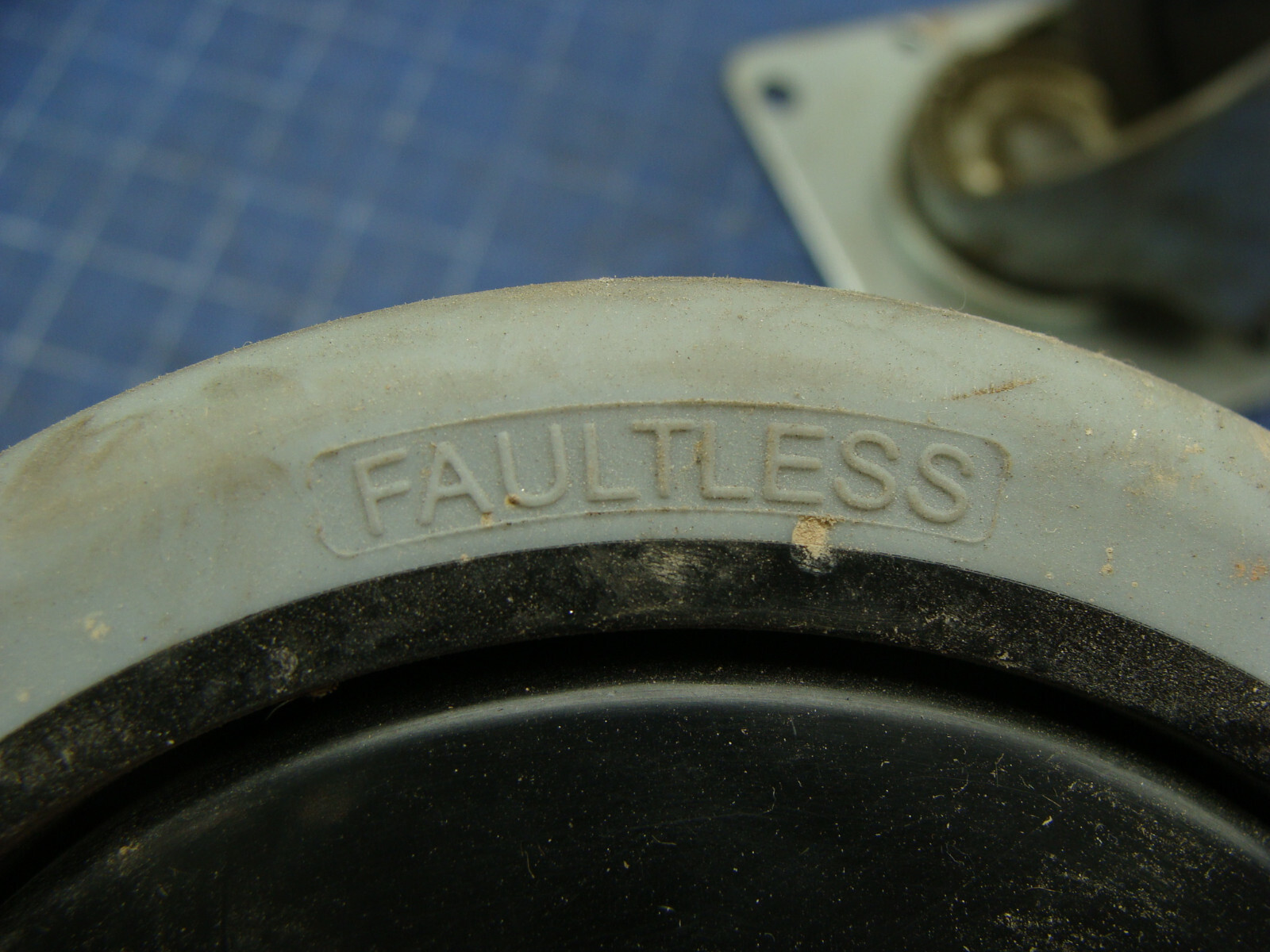 LOT OF 2 CREFORM FAULTLESS CASTERS TJ-130 5″ X 1-1/4″ BASE 5″ X 4″