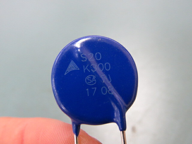 EPCOS / TDK B72220S0301K101 Qty of 50 per Lot 470V 8kA Varistor 1 Circuit Throu