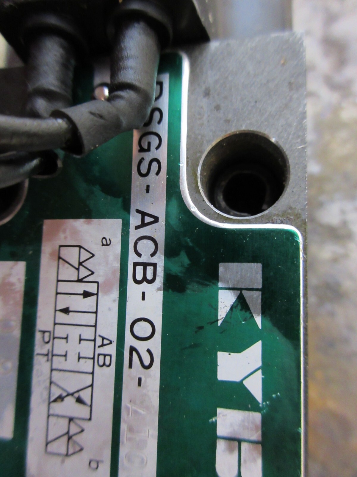 KYB VALVE DSGS-ACB-02-A100-TM-K5 MAZAK MULTIPLEX 610 EACH 1