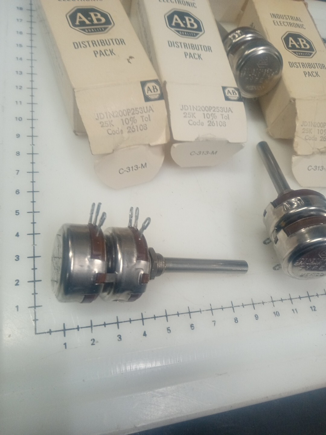 Allen Bradley JD1N200P253UA Potentiometer 25K 10% TOL Code 26108 TYPE J