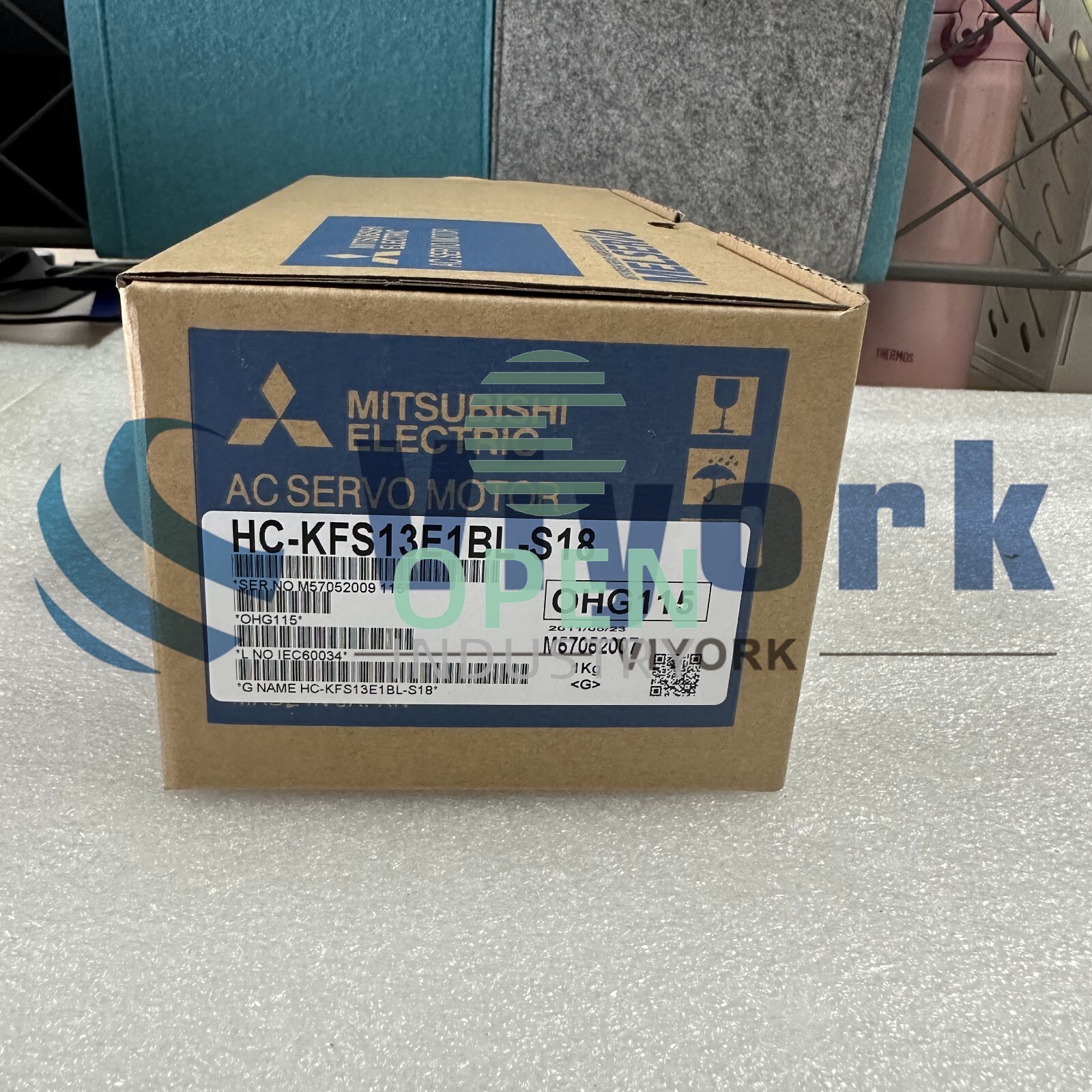 New in box 1PCS Mitsubishi HC-KFS13E1BL-S18 AC SERVO MOTOR