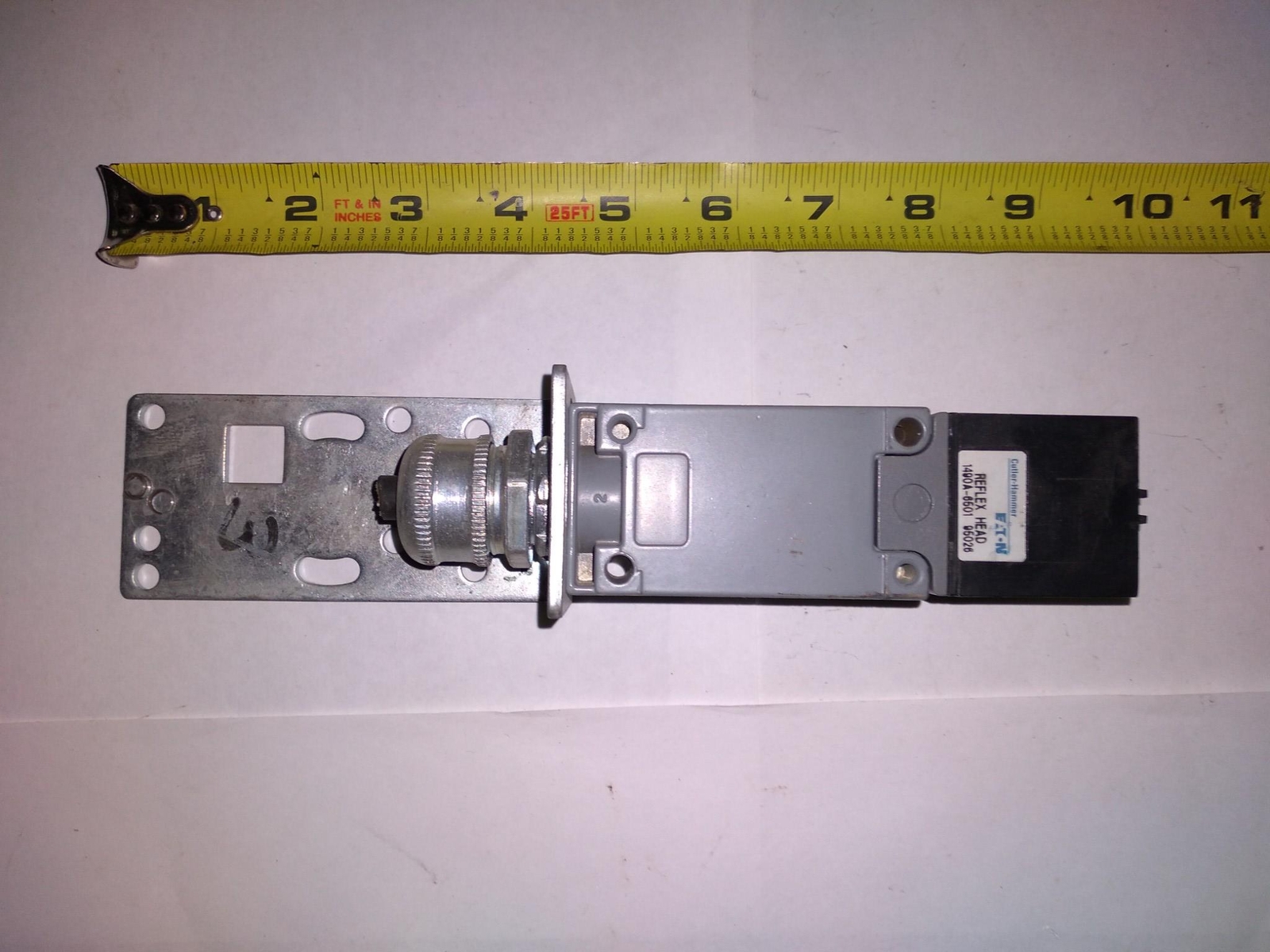 CUTLER-HAMMER EATON REFLEX HEAD 1490A-6501 95028 OPCON 8890A-6501 24-120VAC/VDC