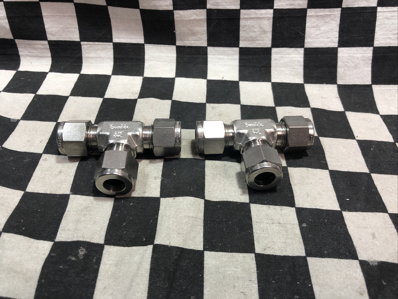 PARKER/SWAGELOK TEE UNION 3/8″, SS-600-3 & 6SC6-316, LOT OF 7 SHIPSAMEDAY#128R22