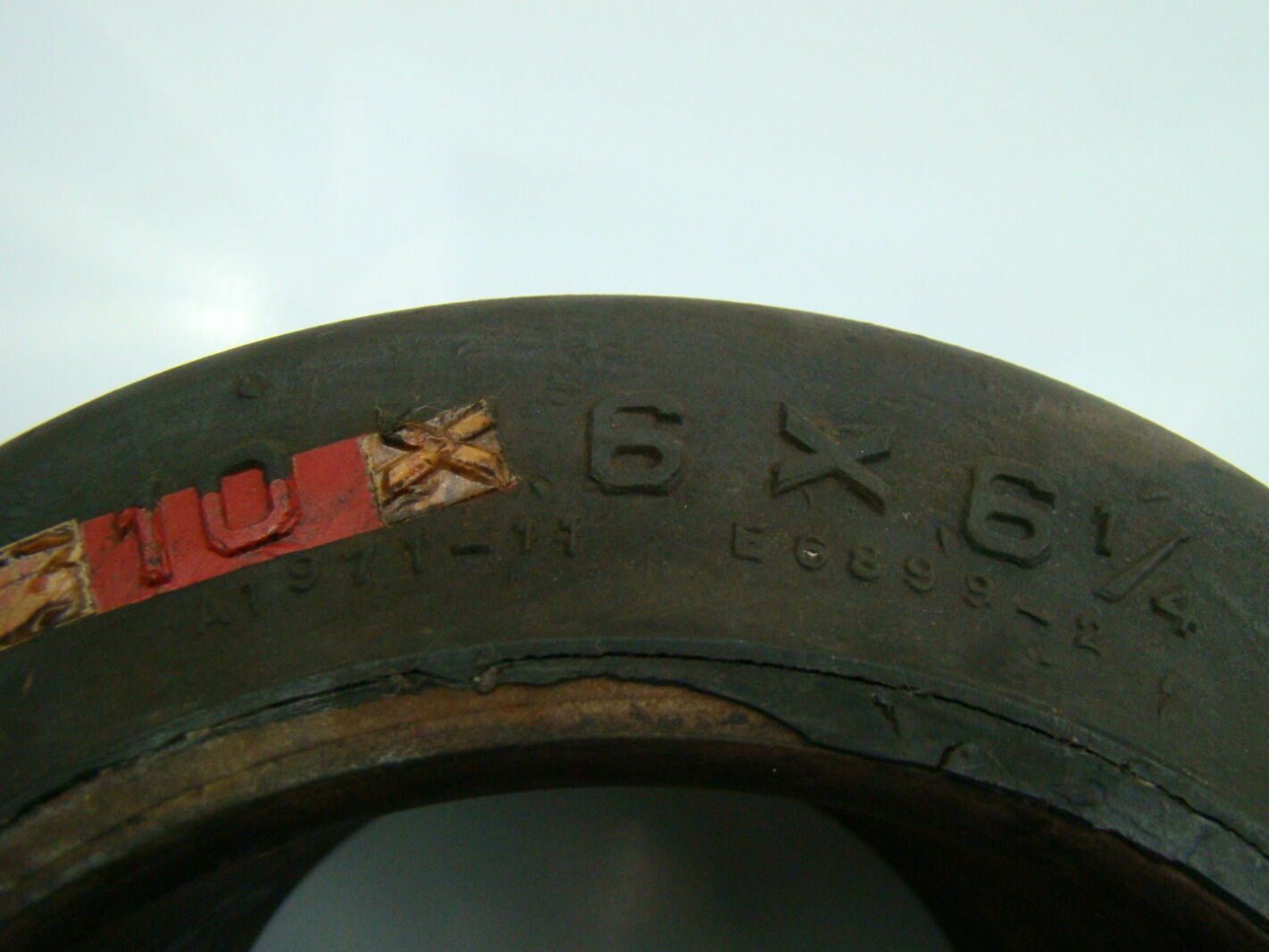 B.F. Goodrich 10″ x 6″x 6-1/4″ Solid Flat Tread Tire T17-150