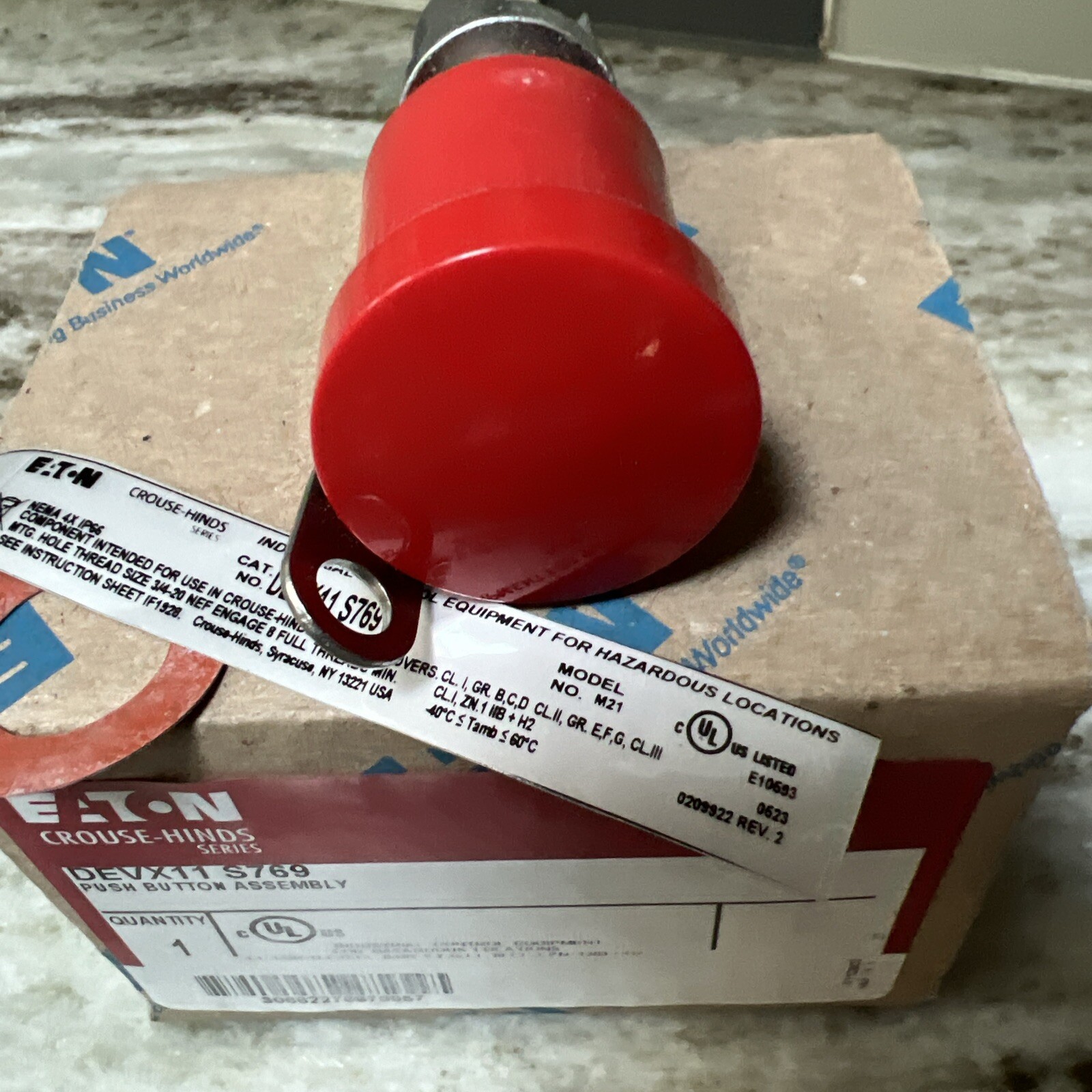 NEW IN BOX EATON CROUSE-HINDS PUSH BUTTON ASSEMBLY DEVX11 S769