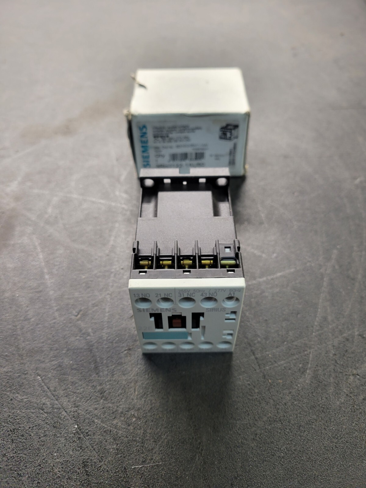 Siemens 3RH1122-1AU60 Contactor.