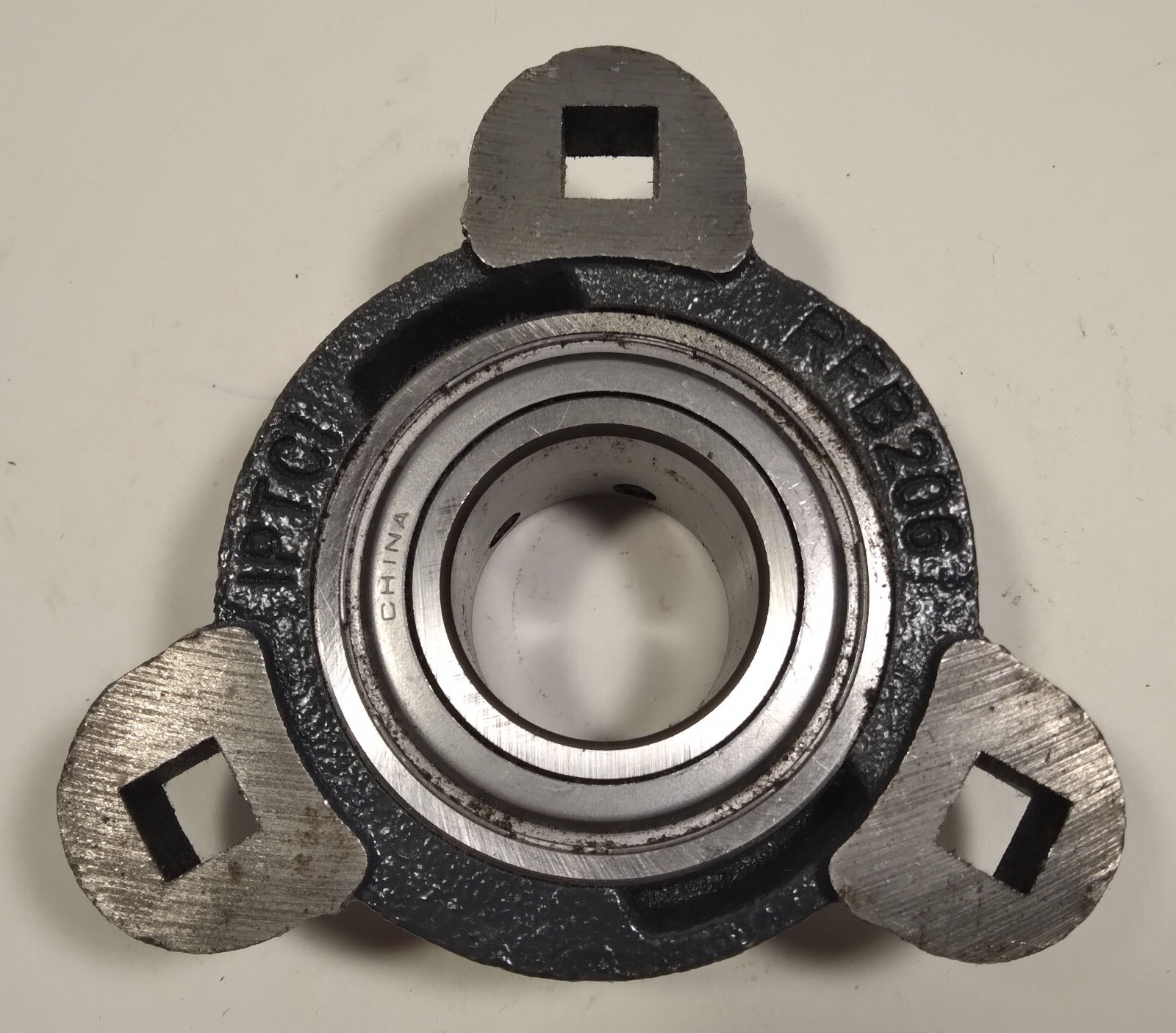1 NEW IPTCI RFB206 3-BOLT FLANGE SB206-20GW BEARING NNB ***MAKE OFFER***