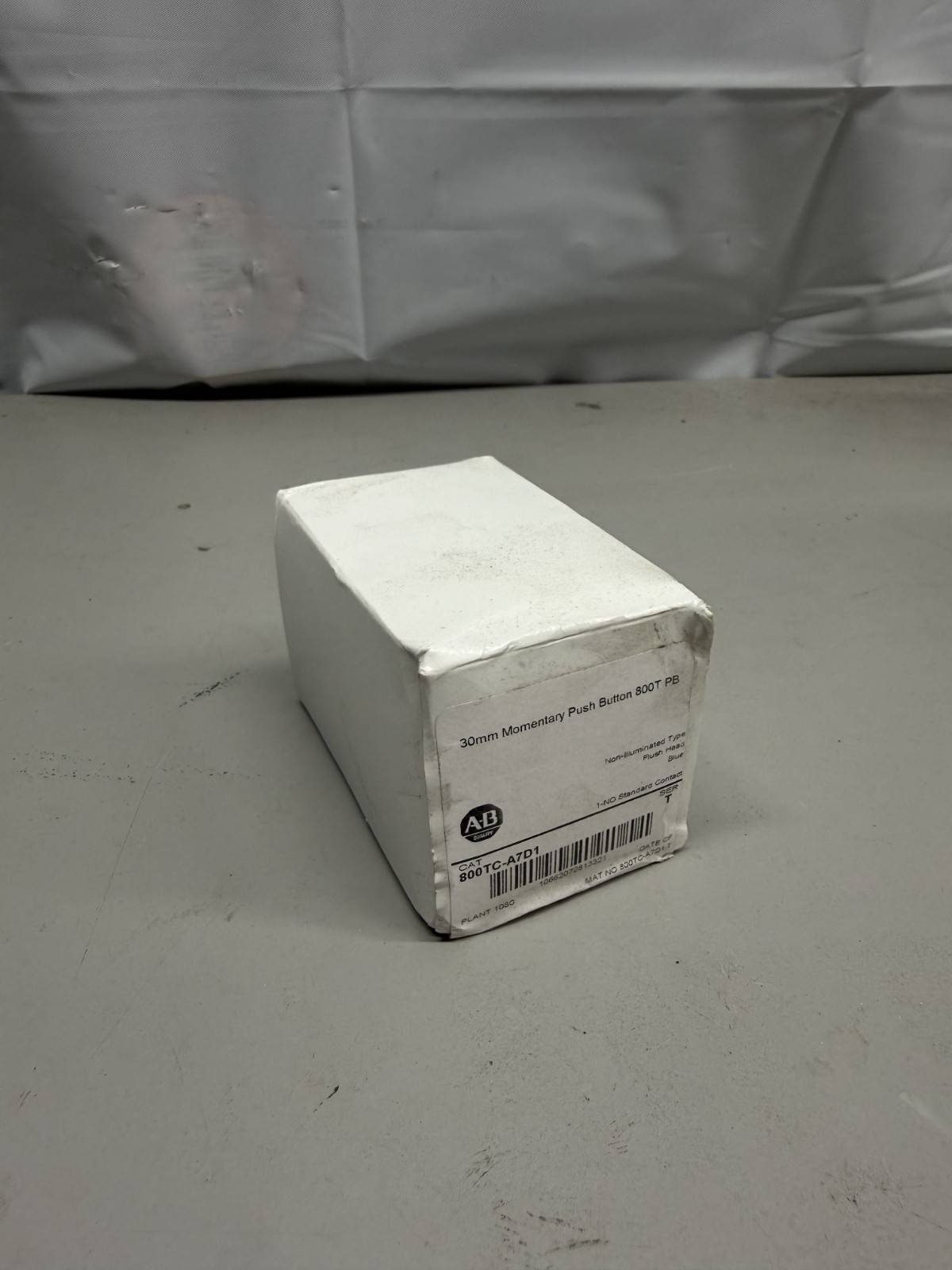 NEW Allen Bradley 800T-D2A Pushbutton Black Series T