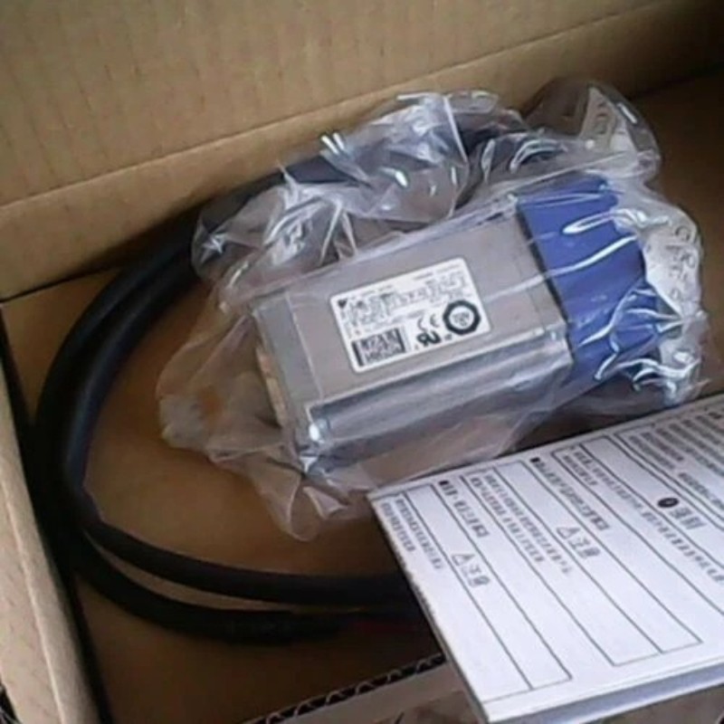 Brand New In Box Omron Servo Motor R7M-Z10030-BS1