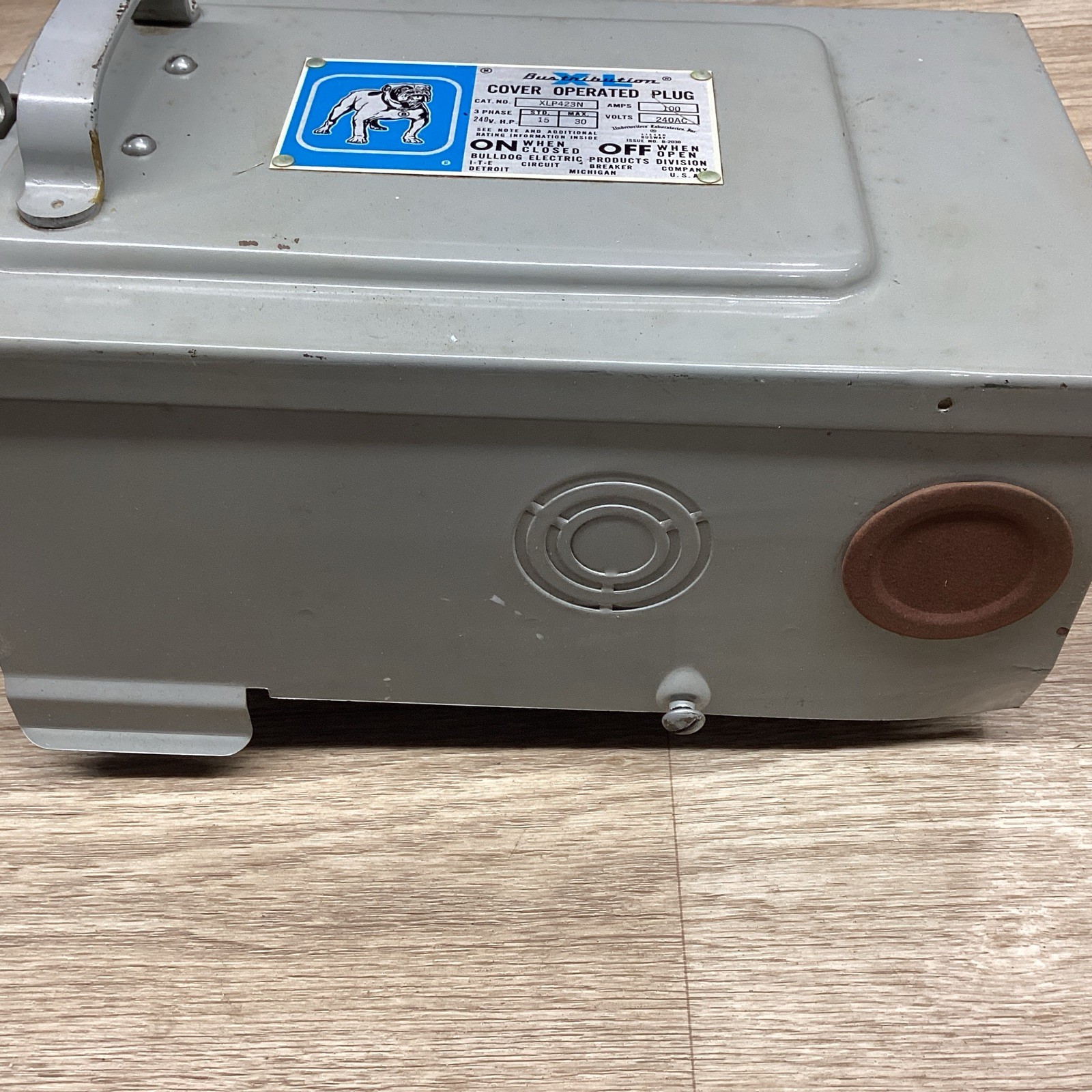 BULLDOG XL COVER OPERATED PLUG XLP423N 100A 240AC 3PH ENCLOSURE #815E134PR6*CO
