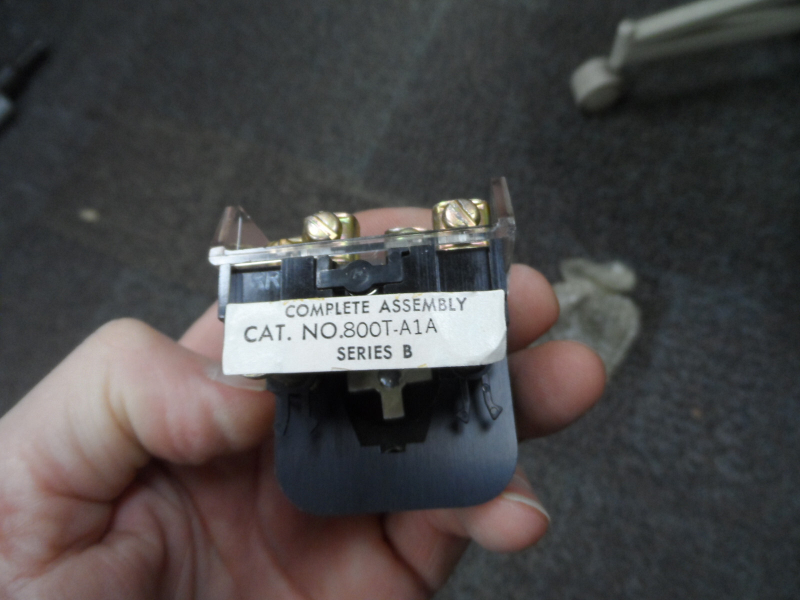 NEW WITH BOX! ALLEN-BRADLEY SER.T GREEN FLUSH MOMENTARY PUSH BUTTON 800T-A1A