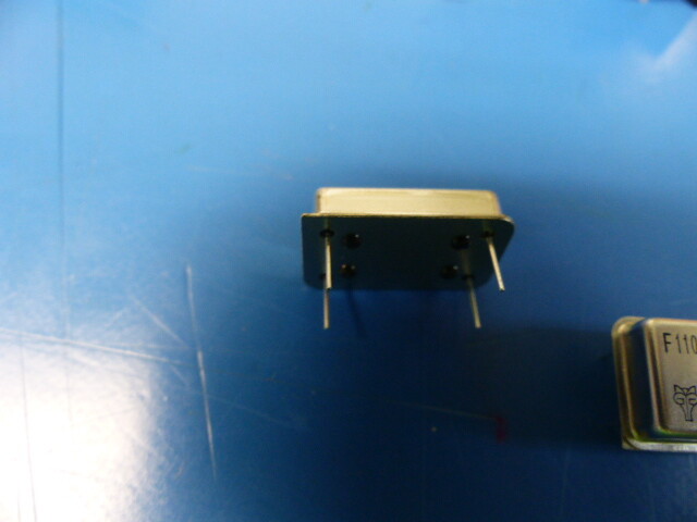 Fox F1100E-010 Qty of 26 per Lot OSCILLATORS