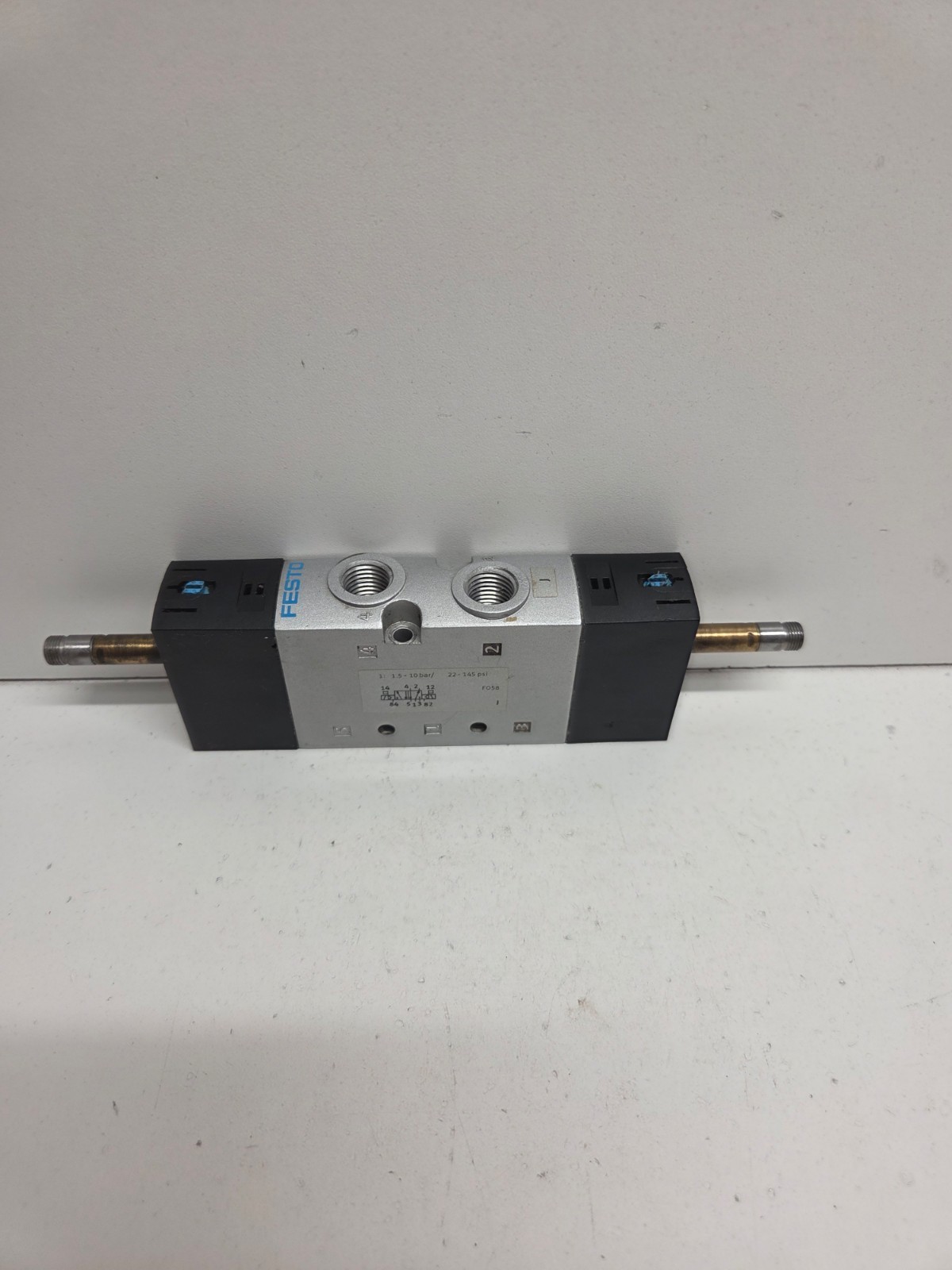 GUARANTEED! FESTO 5/2 1/4″ PORTS SOLENOID VALVE 575556 VUVS-L25-B52-D-N14-F8