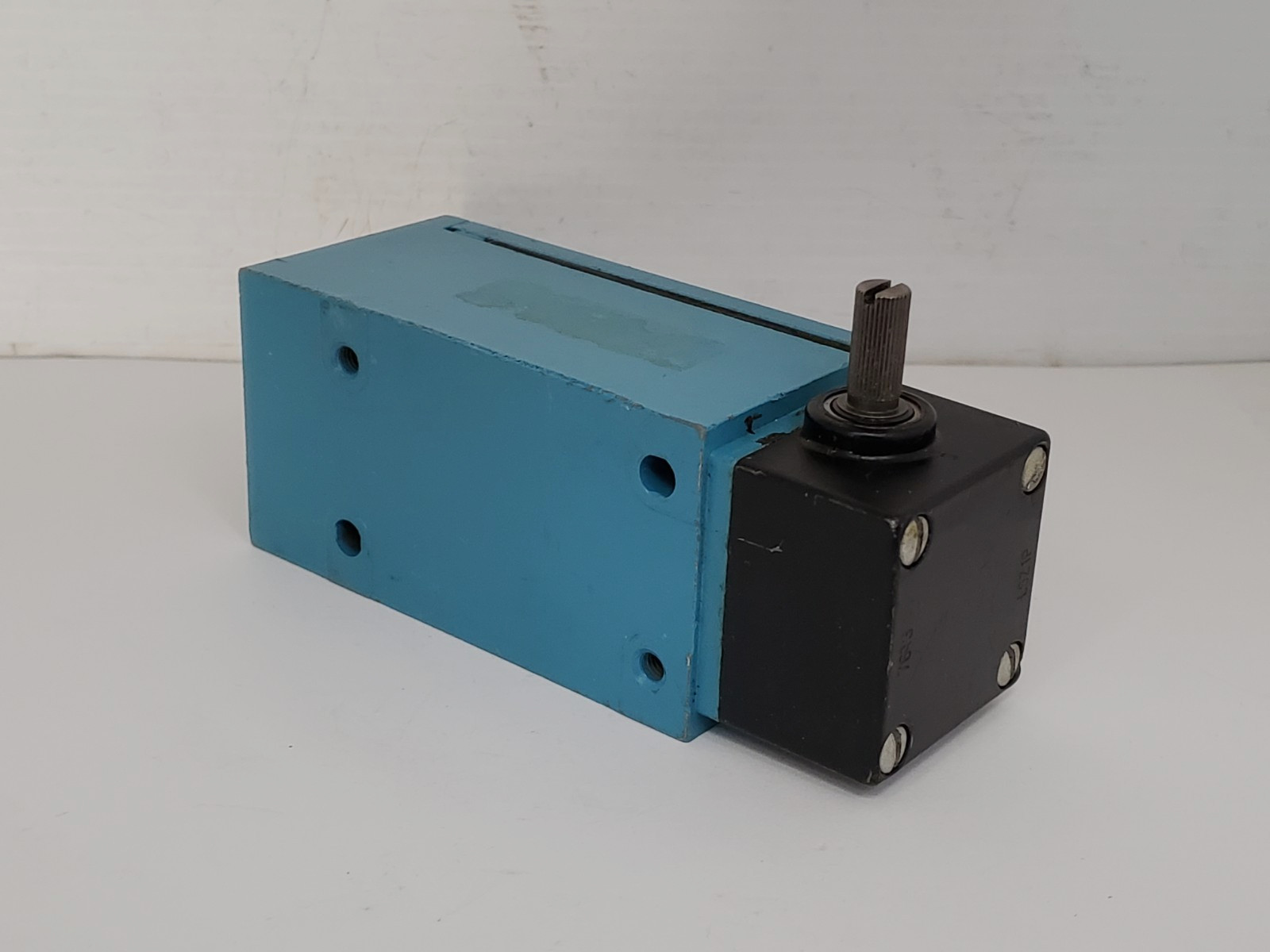 MICRO SWITCH LSP7L LIMIT SWITCH SIDE ROTARY 600V 10A 2NO 2NC