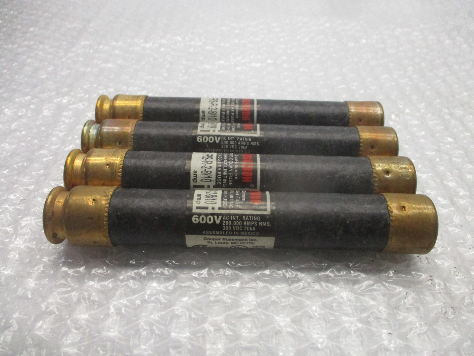 FUSETRON FRS-R-2-8/10 FUSE BLACK LOT OF 4 NSNP