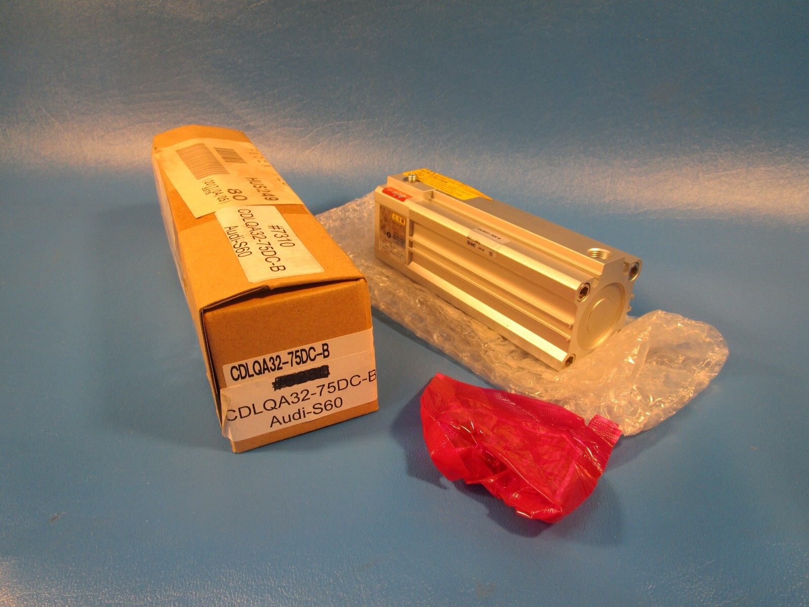 SMC CDLQA32-75DC-B Compact Lock Cylinder, low profile design