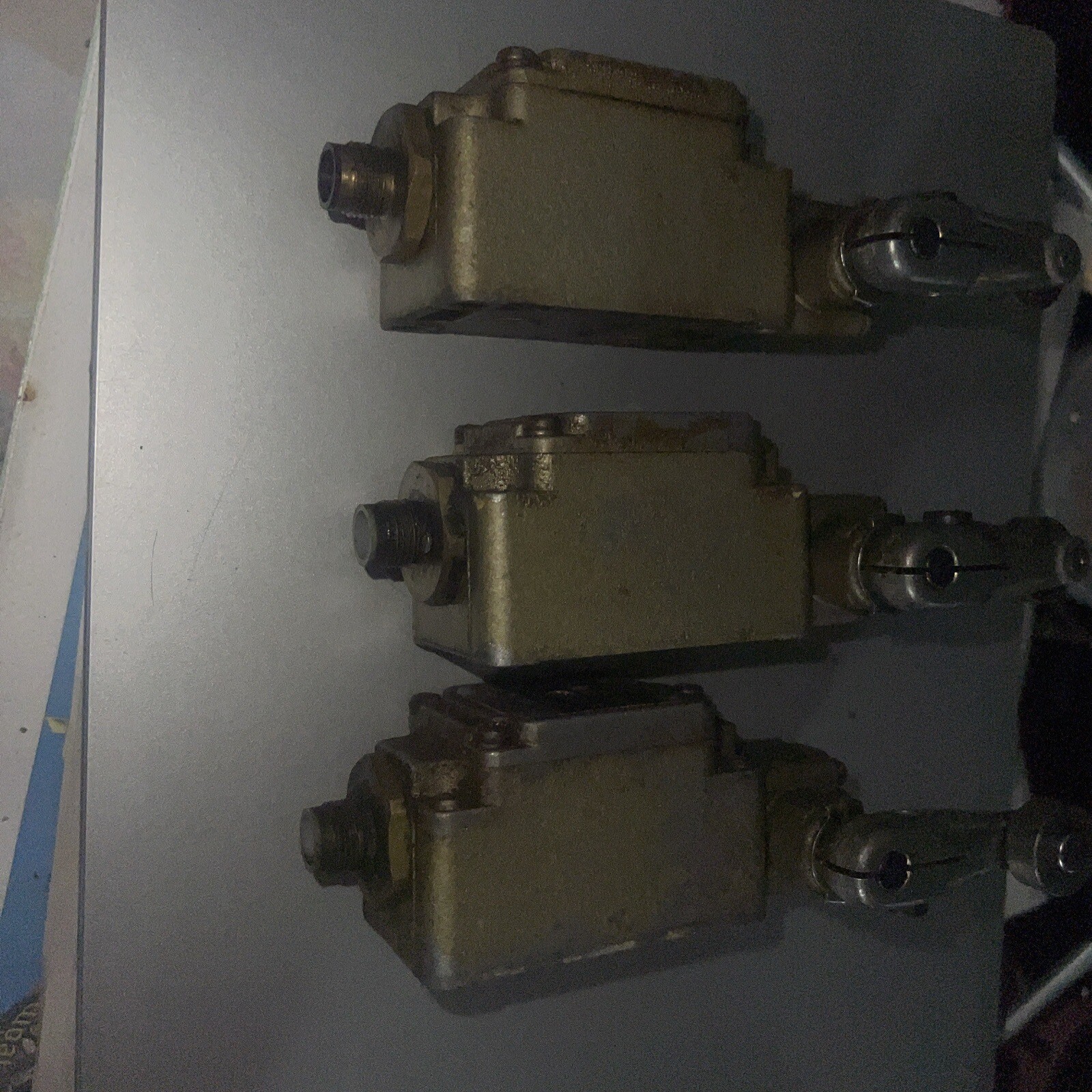 Lot of1 1 YAMATAKE HONEYWELL MICRO SWITCH 1LS19-JE5 (H3R11)