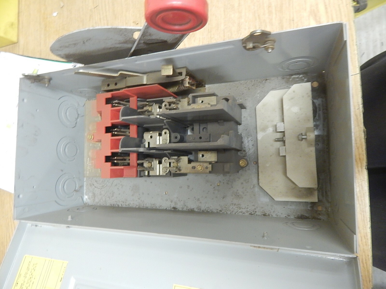 Cutler Hammer 30-11587 Safety Switch DH221NGK 30-13972-37 *FREE SHIPPING*