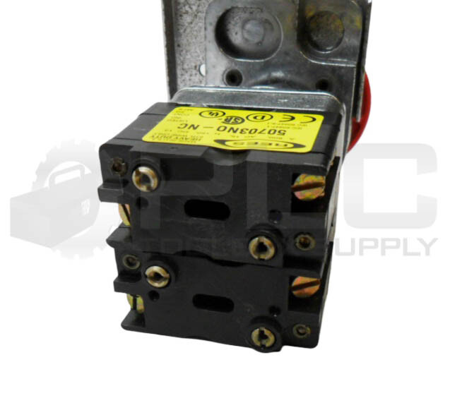 REES 40102-104 PUSH BUTTON W/ 50703N0-NC CONTACT BLOCK