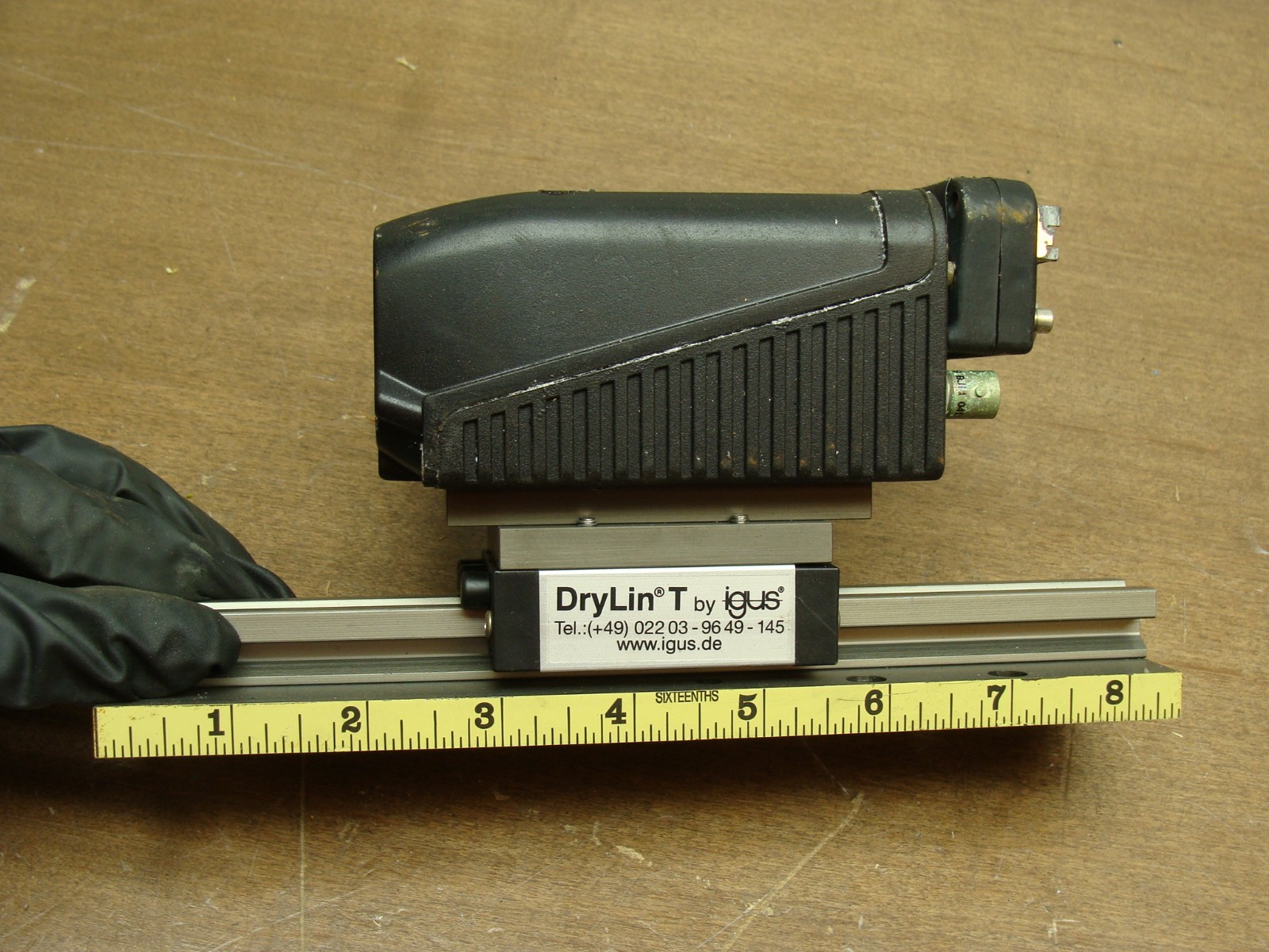 MICROSCAN EZ BARCODE SCANNER FIS-6700-0014 W/IGUS DRYLIN T LINEAR GUIDE BLOCK