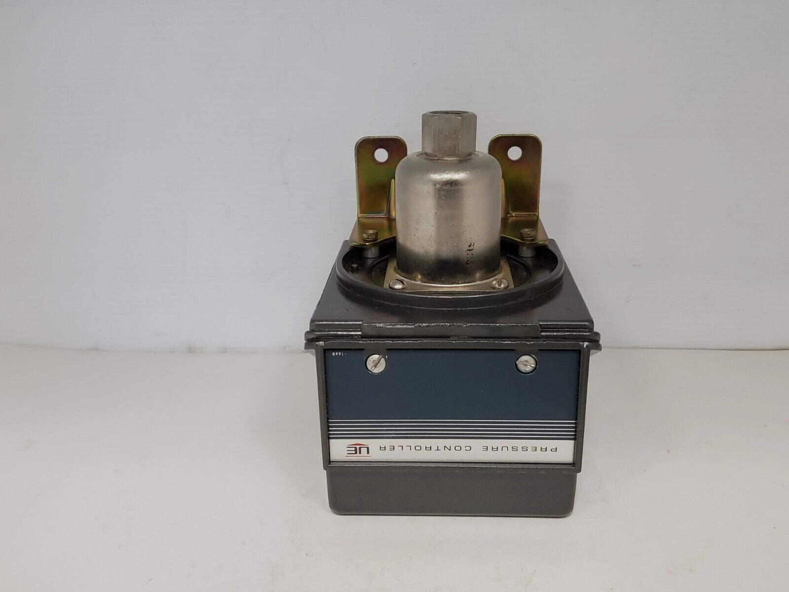 UNITED ELECTRIC J302 8208 9623 144 PRESSURE SWITCH 15A 125/250 VAC NIB