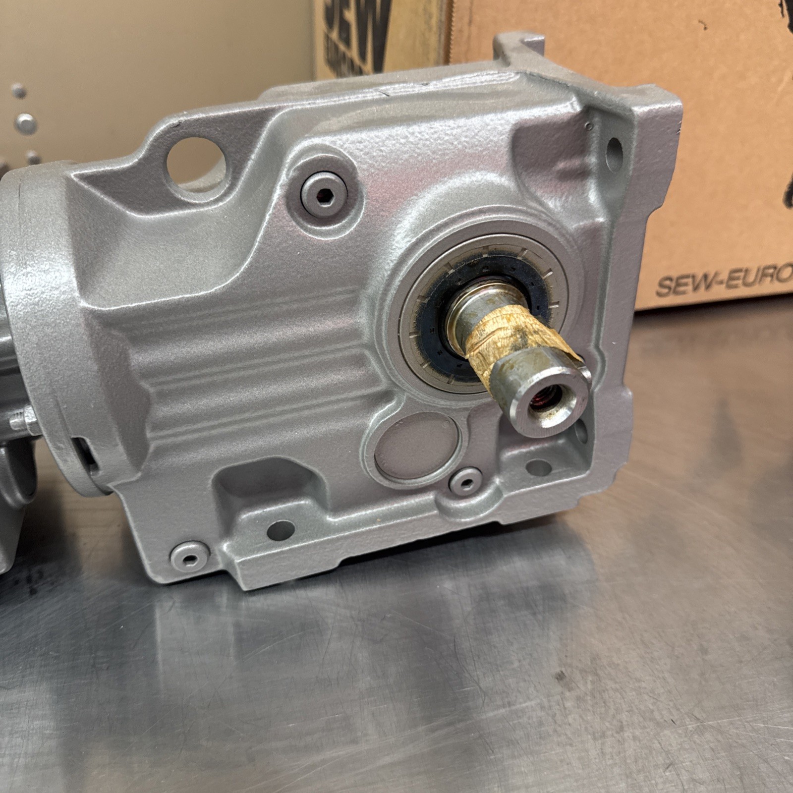 SEW EURODRIVE K37 R17 DRN63M4 MOTOR DRIVE GEARBOX