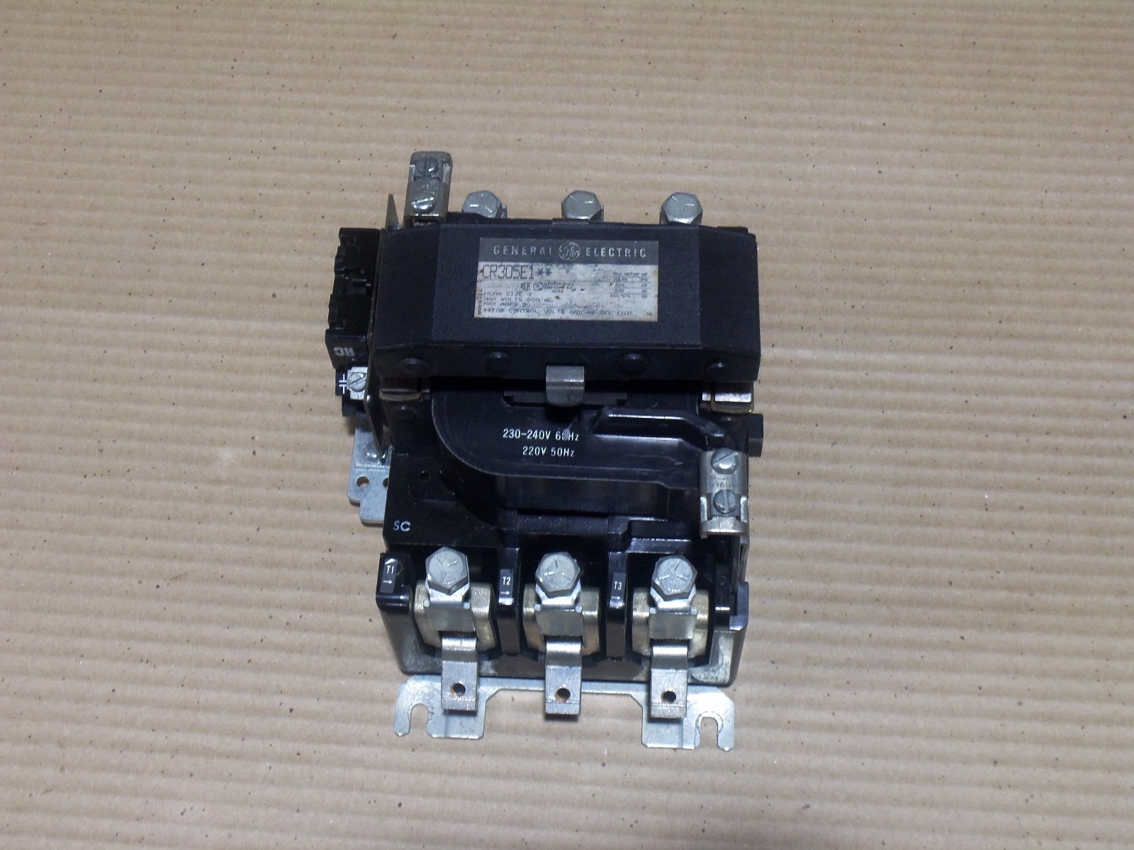 General Electric CR305E1** Contactor Size 3 600C 90A 240V Coil