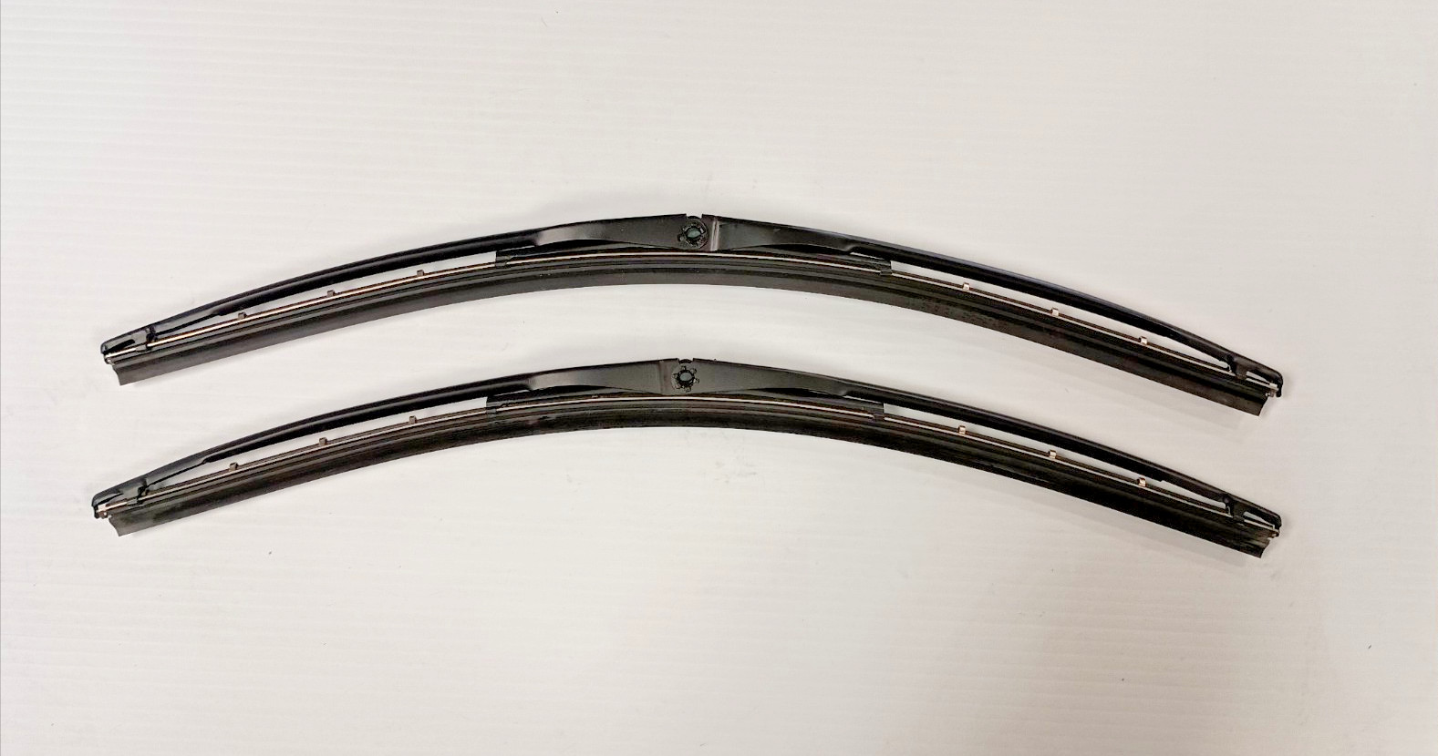 x2 Napa (?) 16″ Wiper Blade fit Pin Type Arms